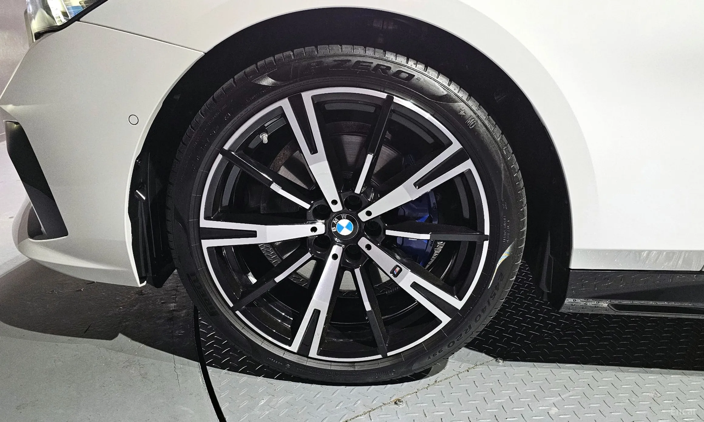 BMW 5 Series (G60) превью 5