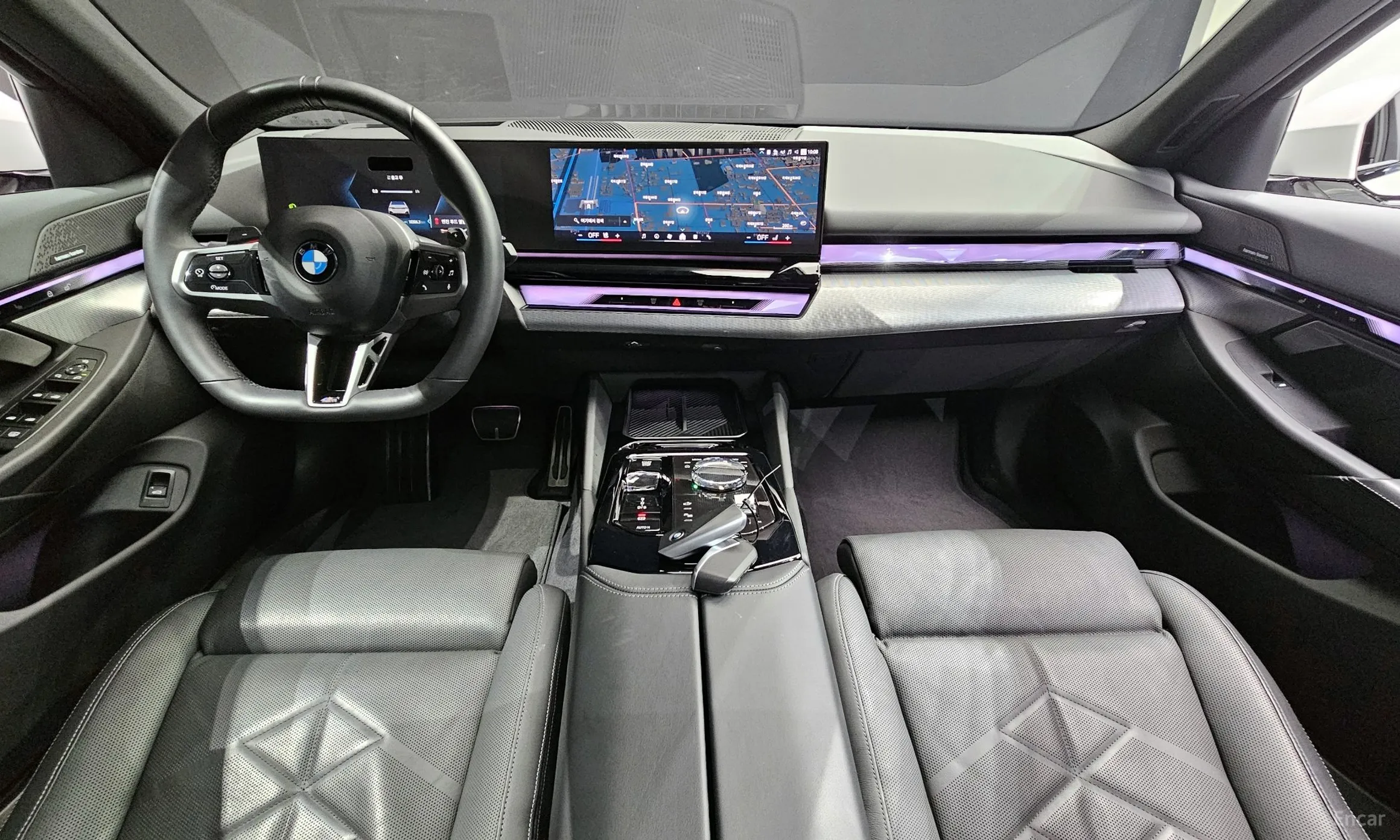 BMW 5 Series (G60) превью 7