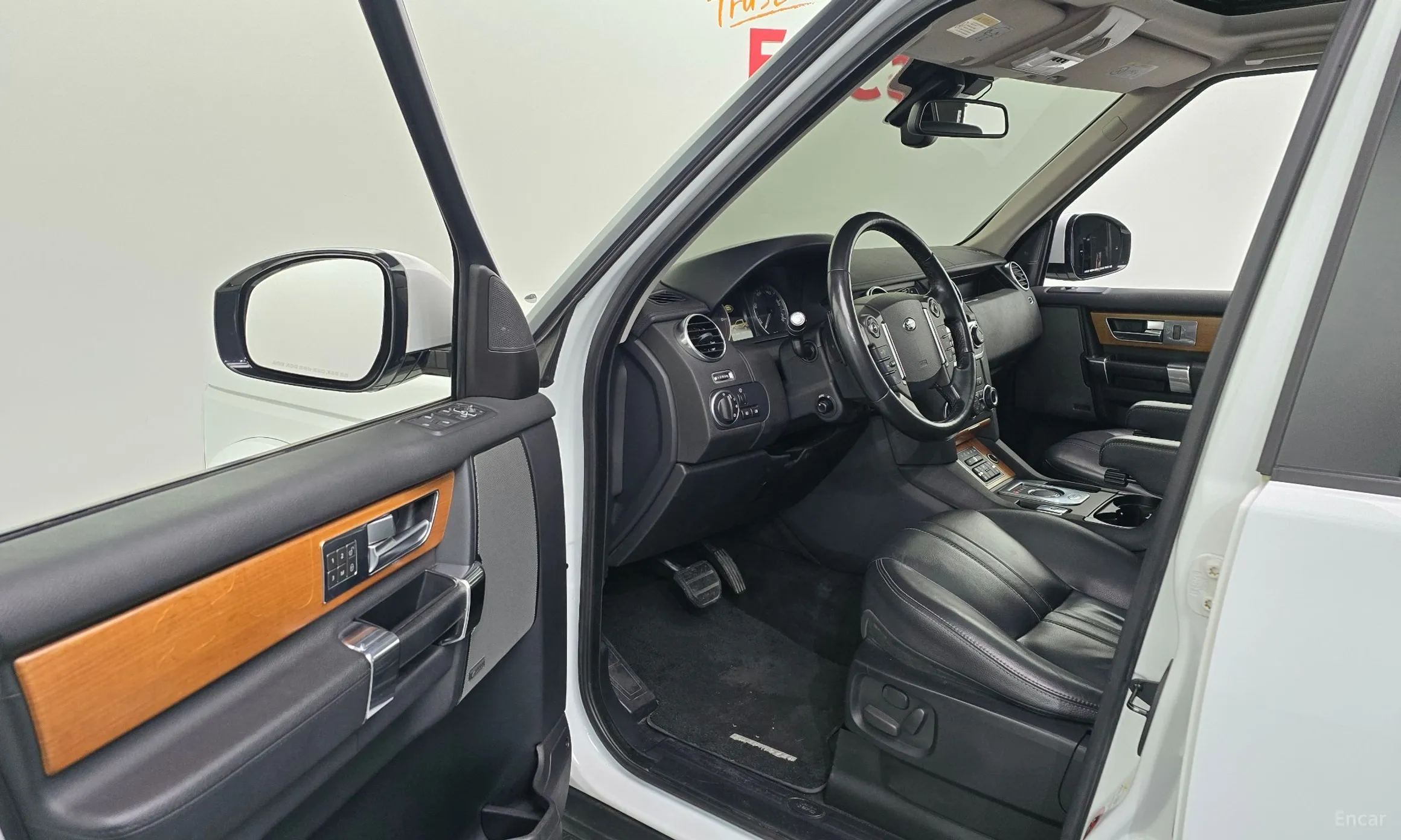 Land Rover Discovery 4 превью 10