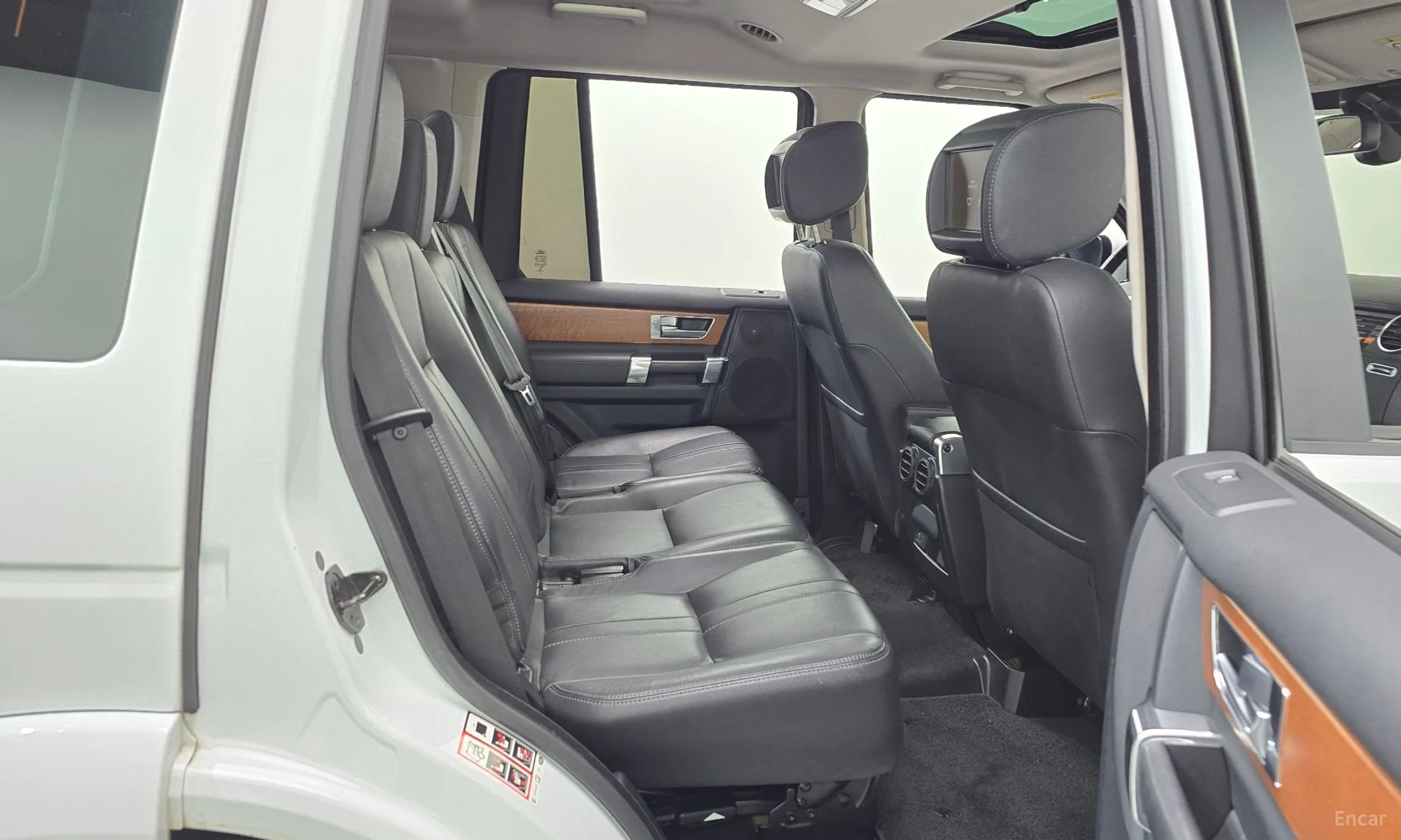 Land Rover Discovery 4 превью 12