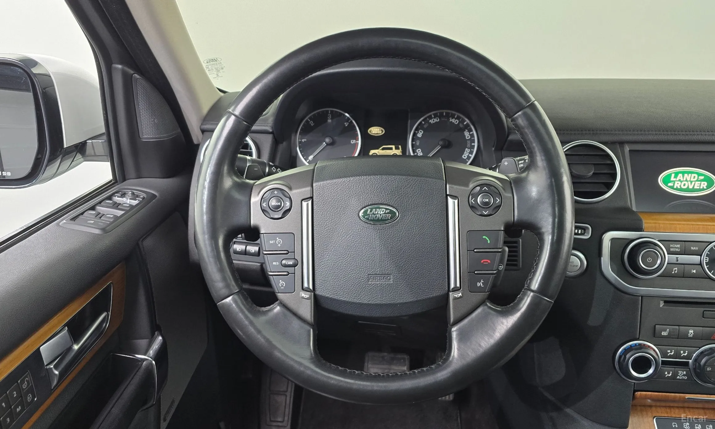 Land Rover Discovery 4 превью 13