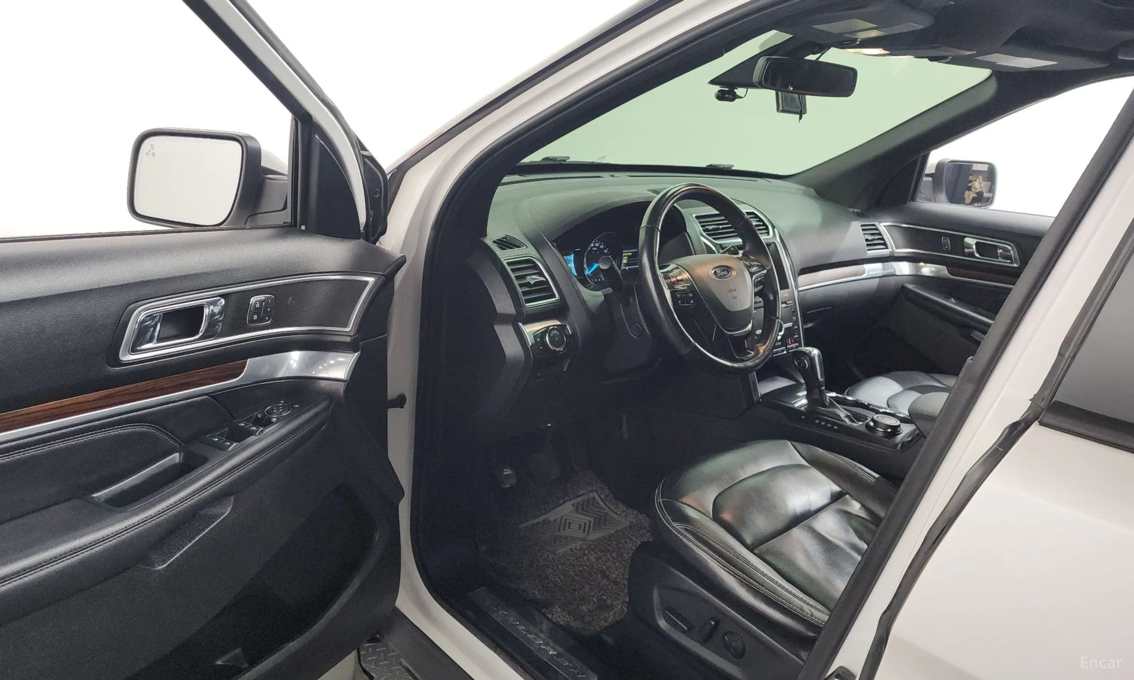 Ford Explorer превью 10