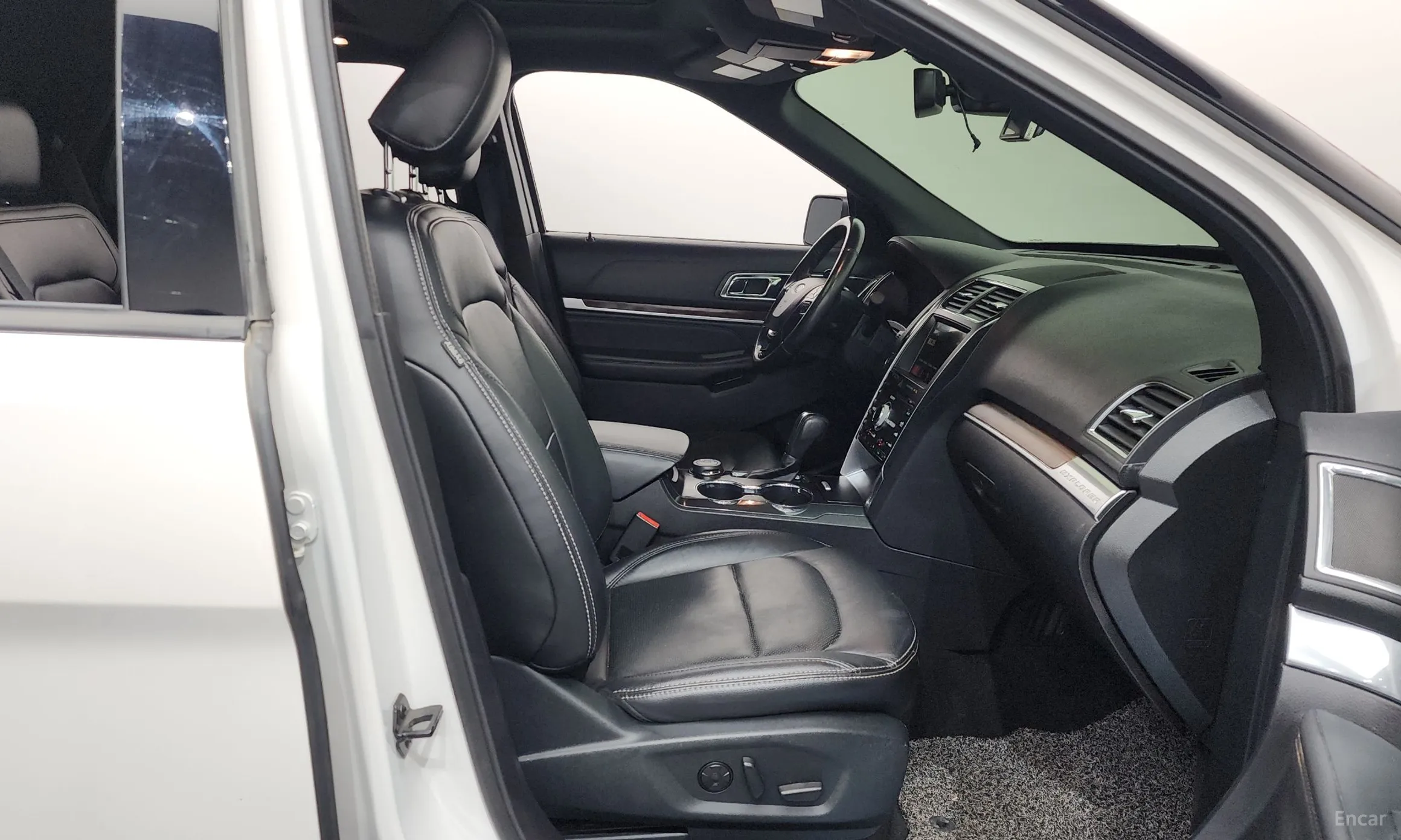 Ford Explorer превью 11