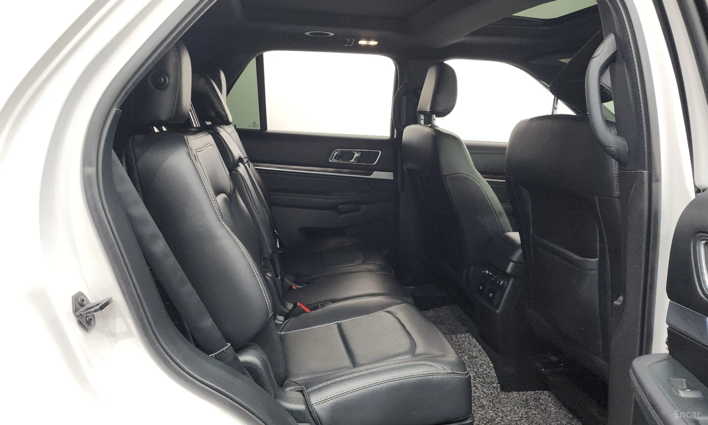 Ford Explorer превью 12