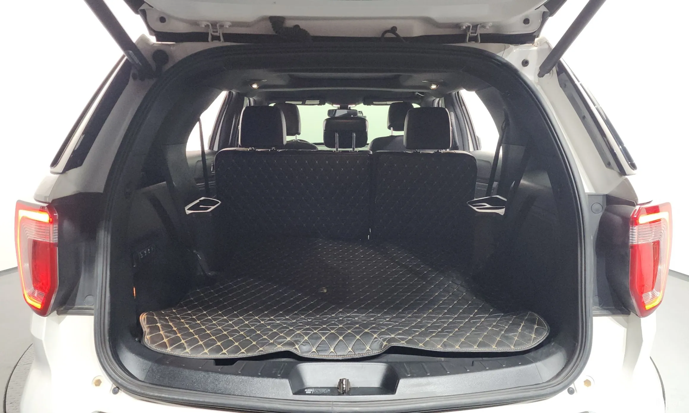 Ford Explorer превью 20