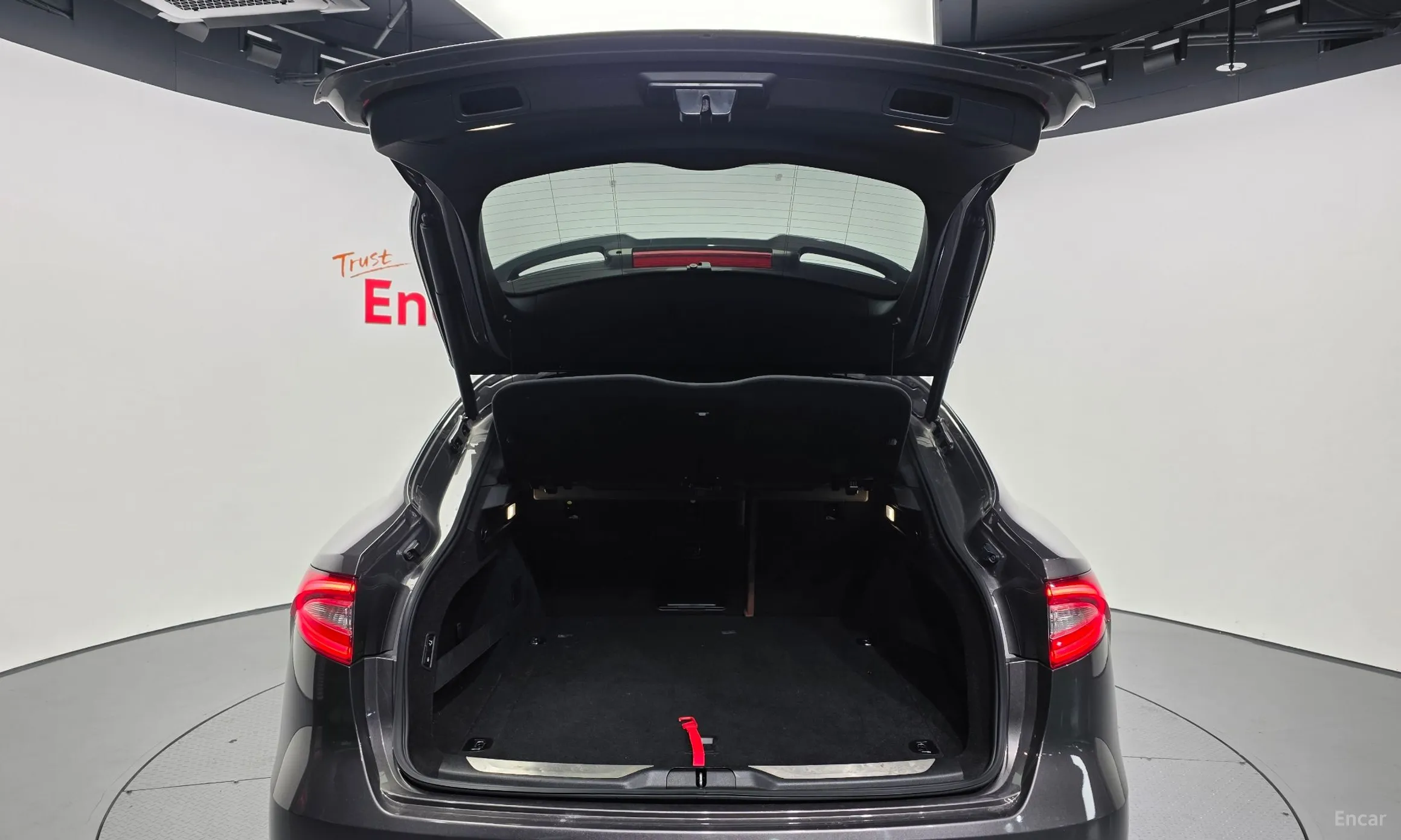Maserati Levante превью 20