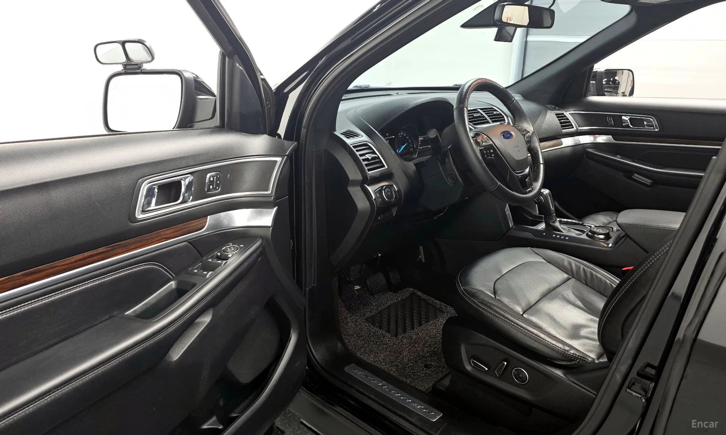 Ford Explorer превью 10
