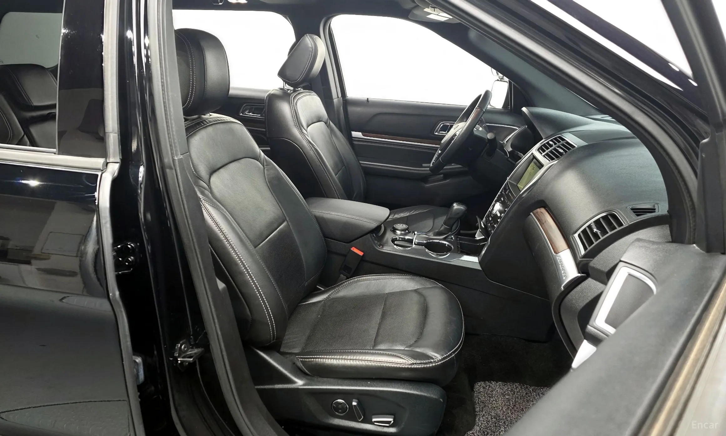 Ford Explorer превью 11