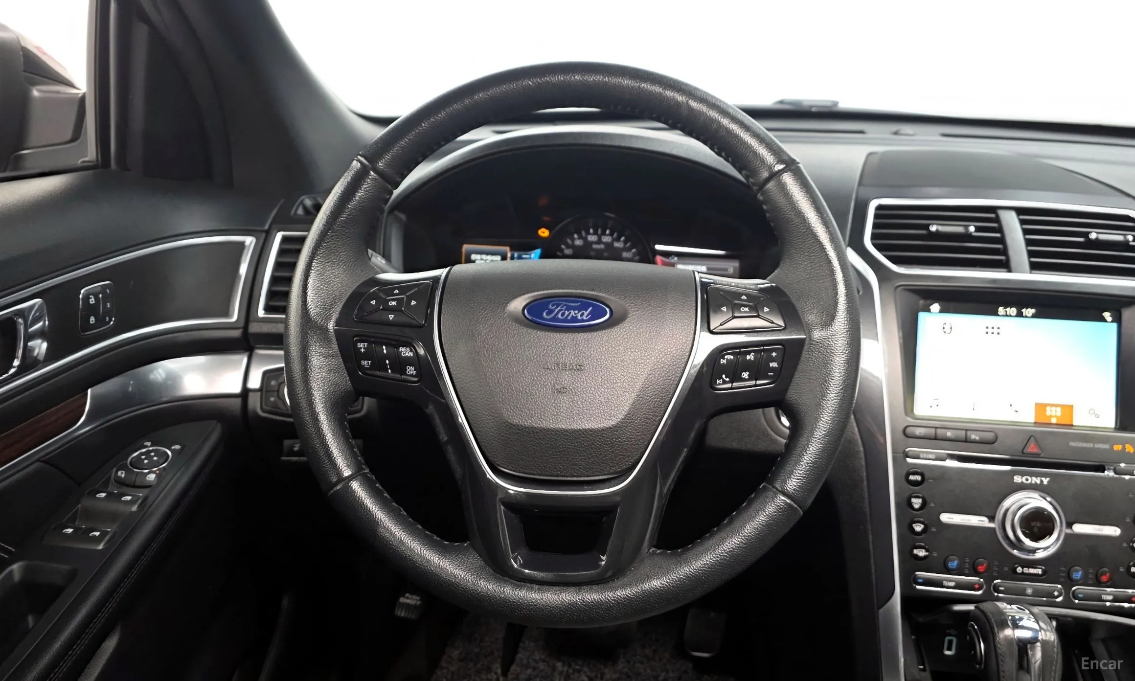 Ford Explorer превью 13