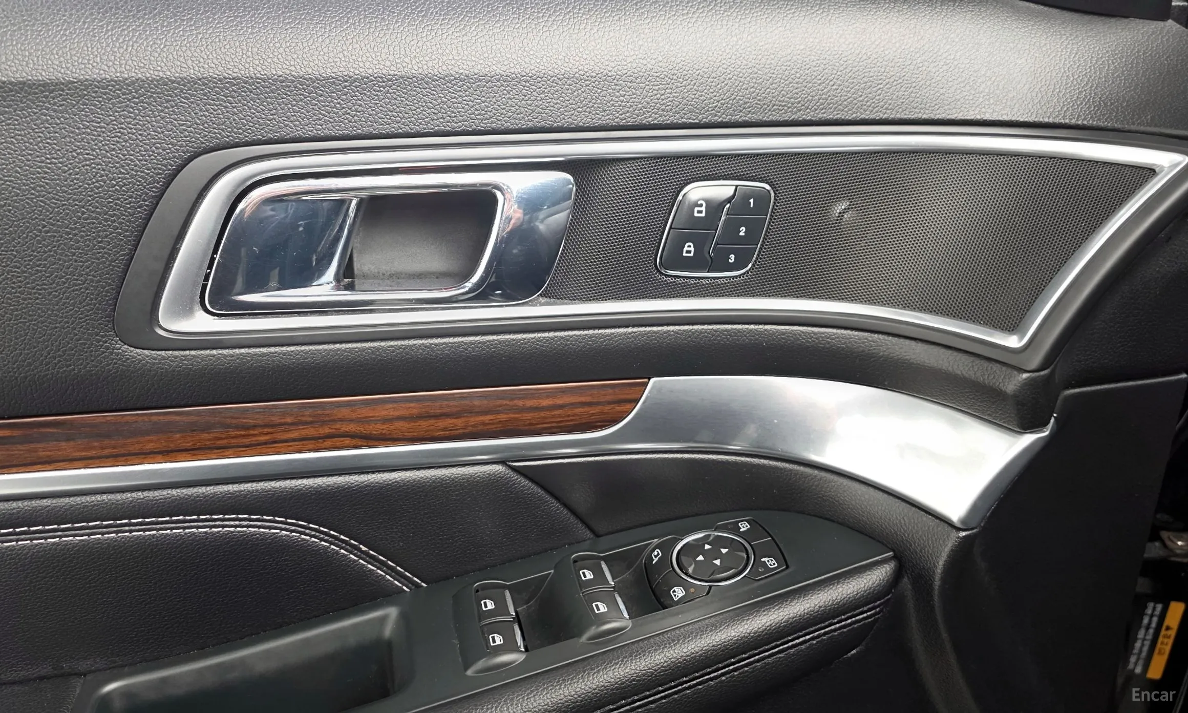 Ford Explorer превью 19