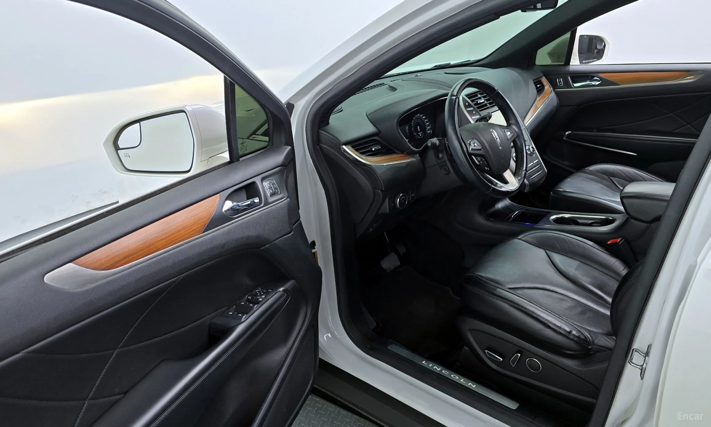 Lincoln MKC превью 10