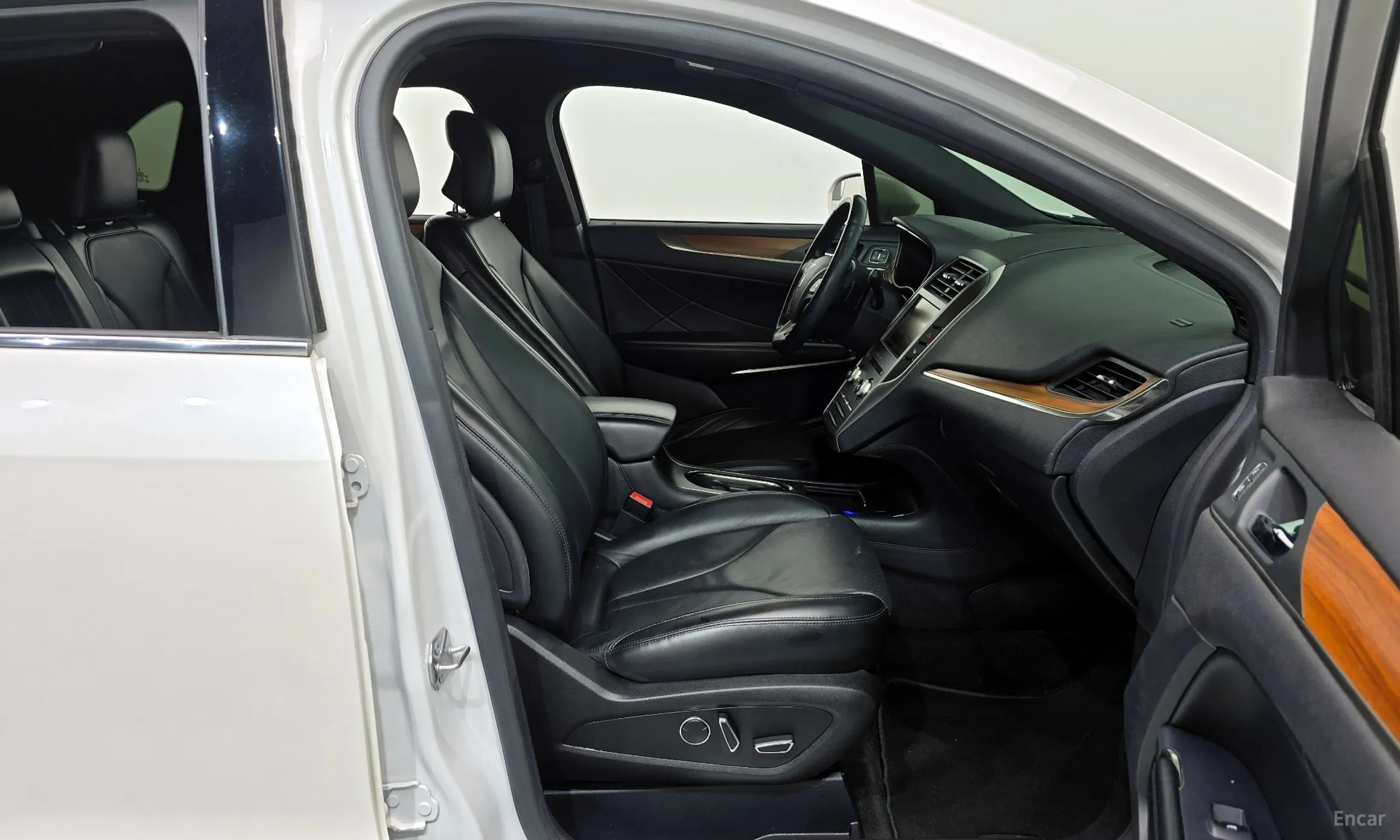 Lincoln MKC превью 11