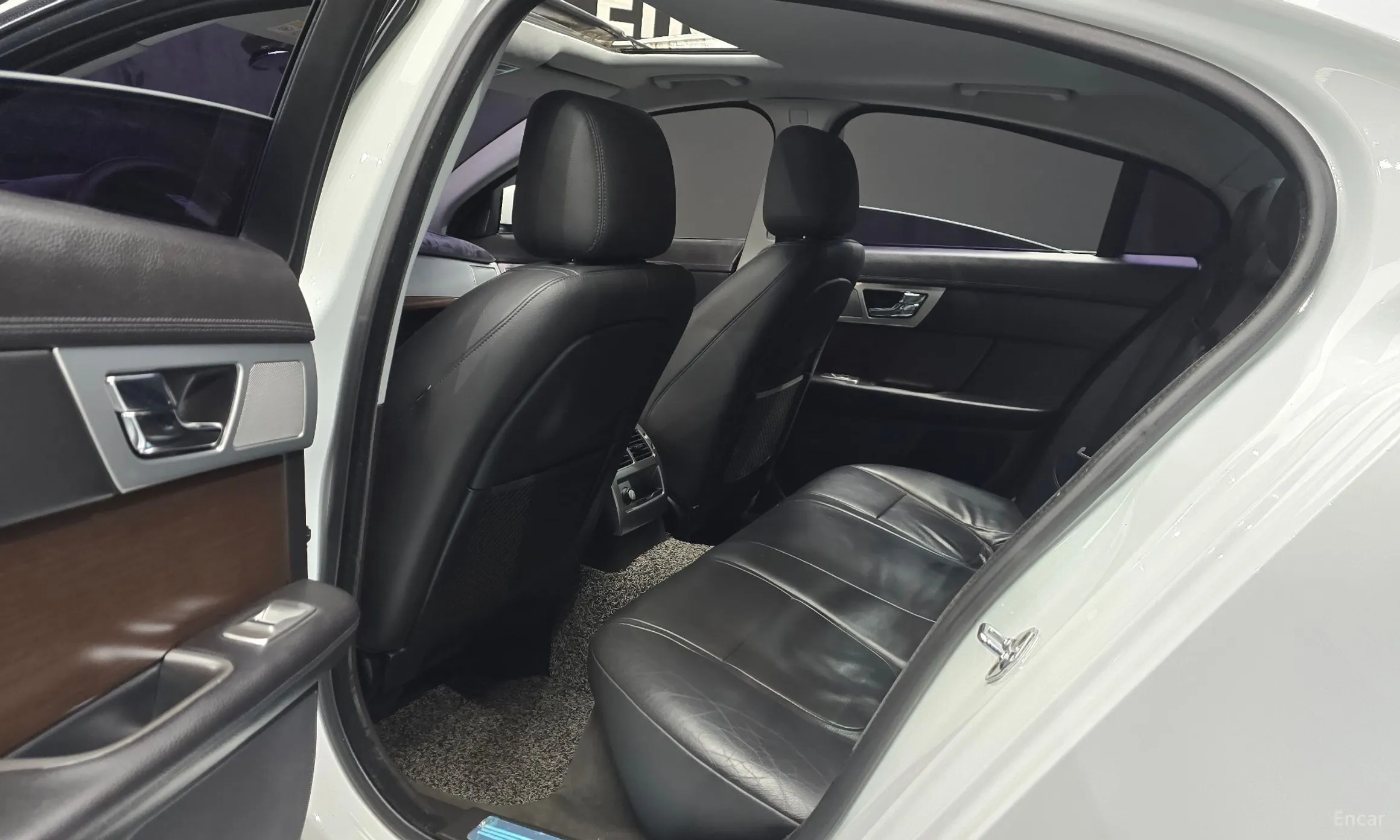 Jaguar New XF превью 12