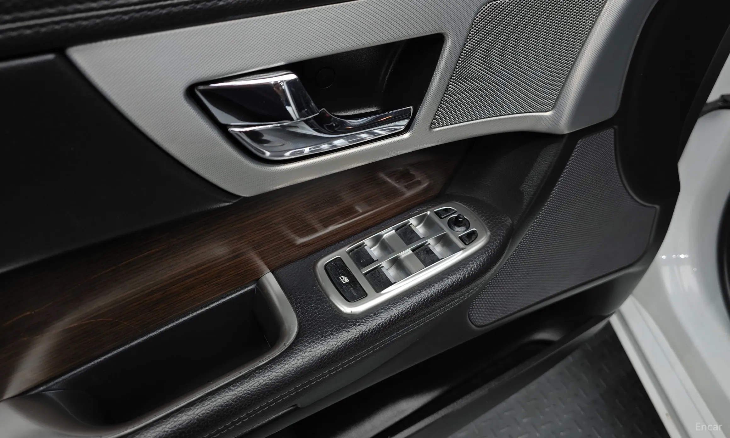 Jaguar New XF превью 17