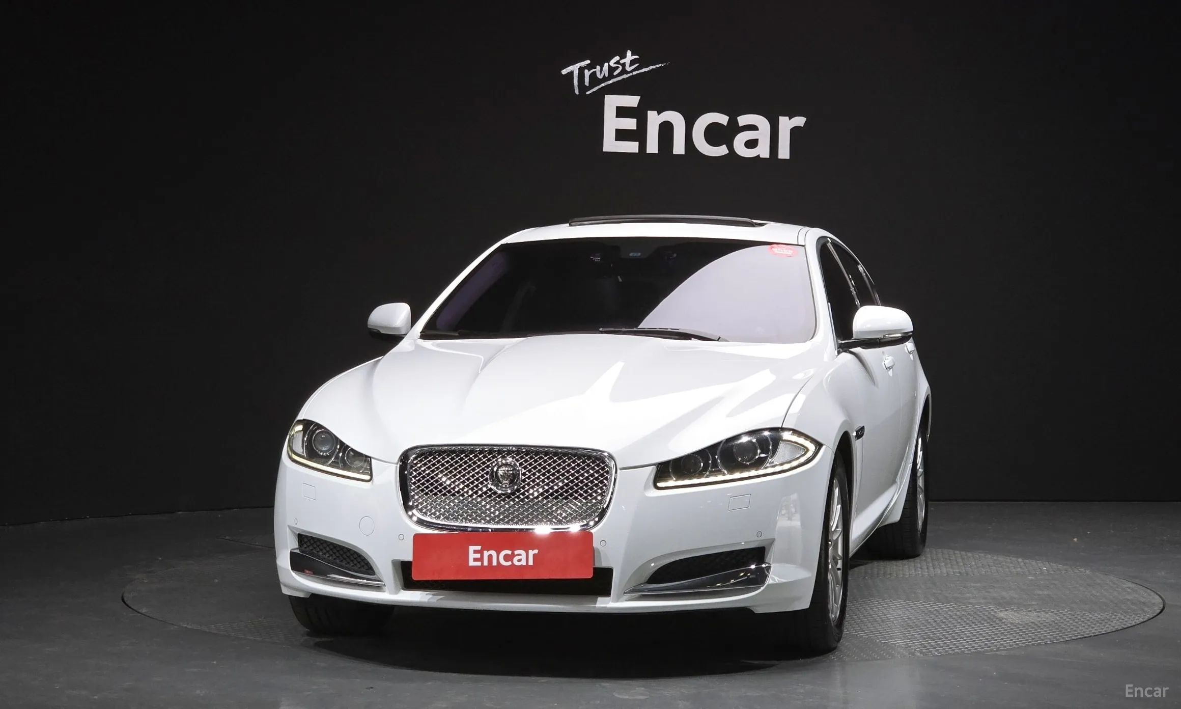 Jaguar New XF превью 3