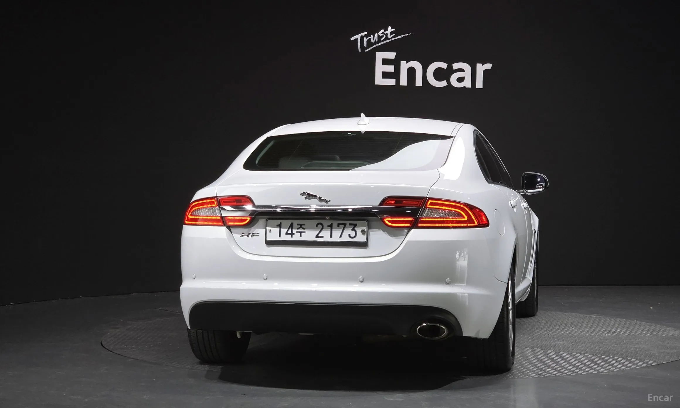 Jaguar New XF превью 4