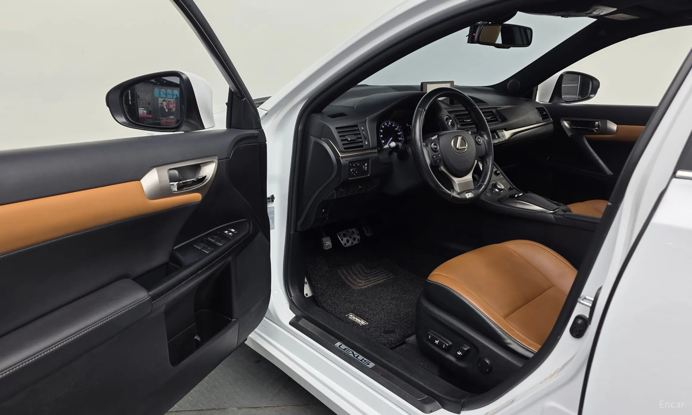 Lexus CT200h превью 10