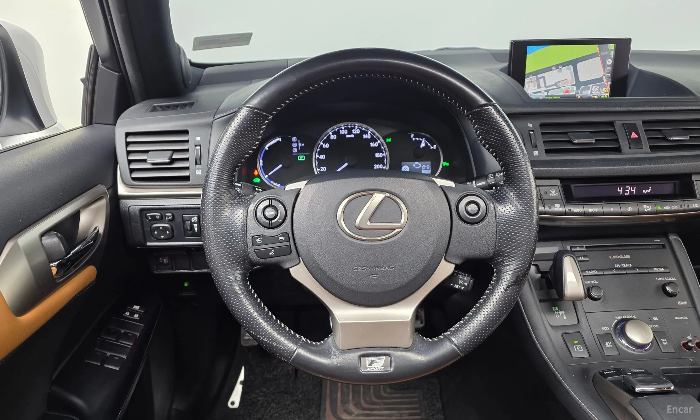 Lexus CT200h превью 13