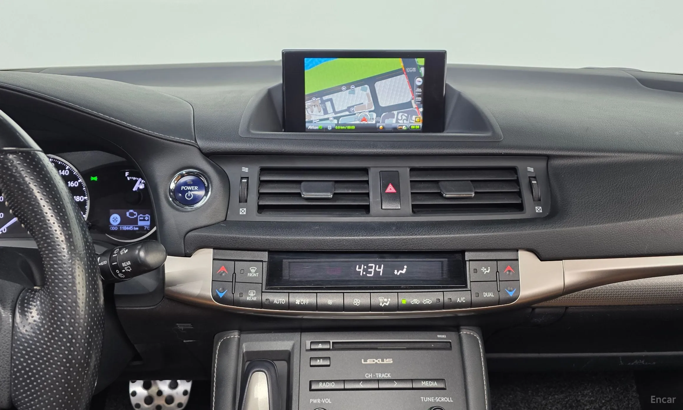 Lexus CT200h превью 14