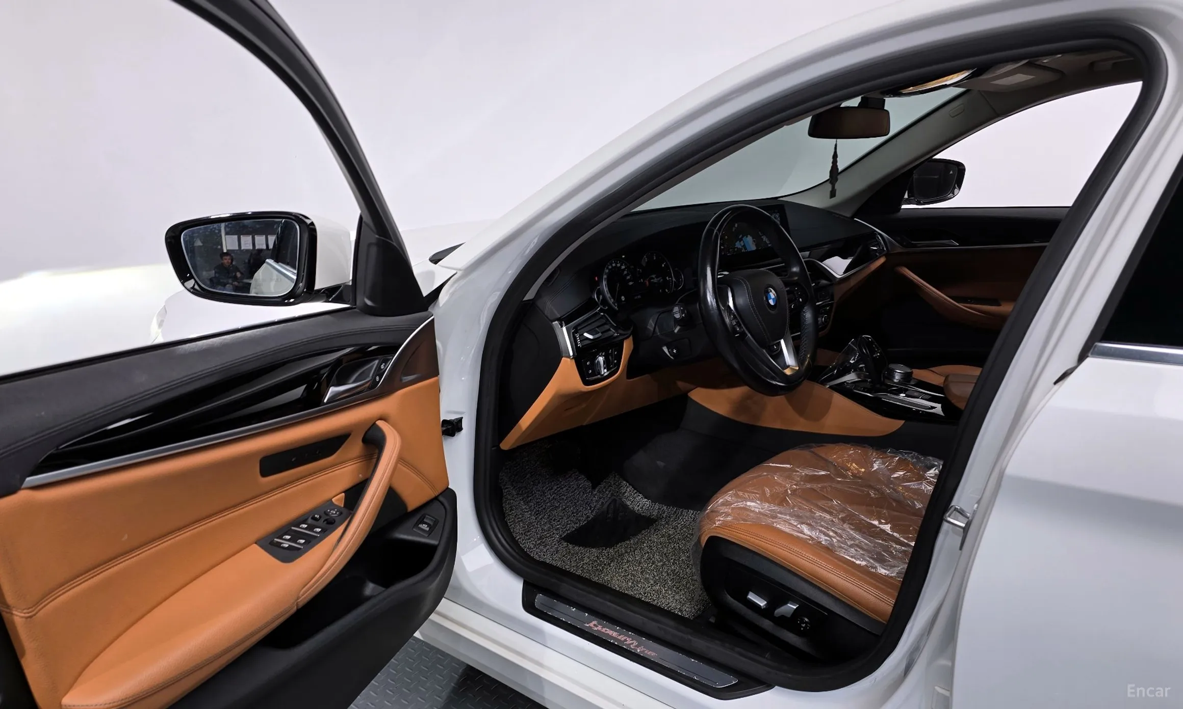 BMW 5 Series (G30) превью 10