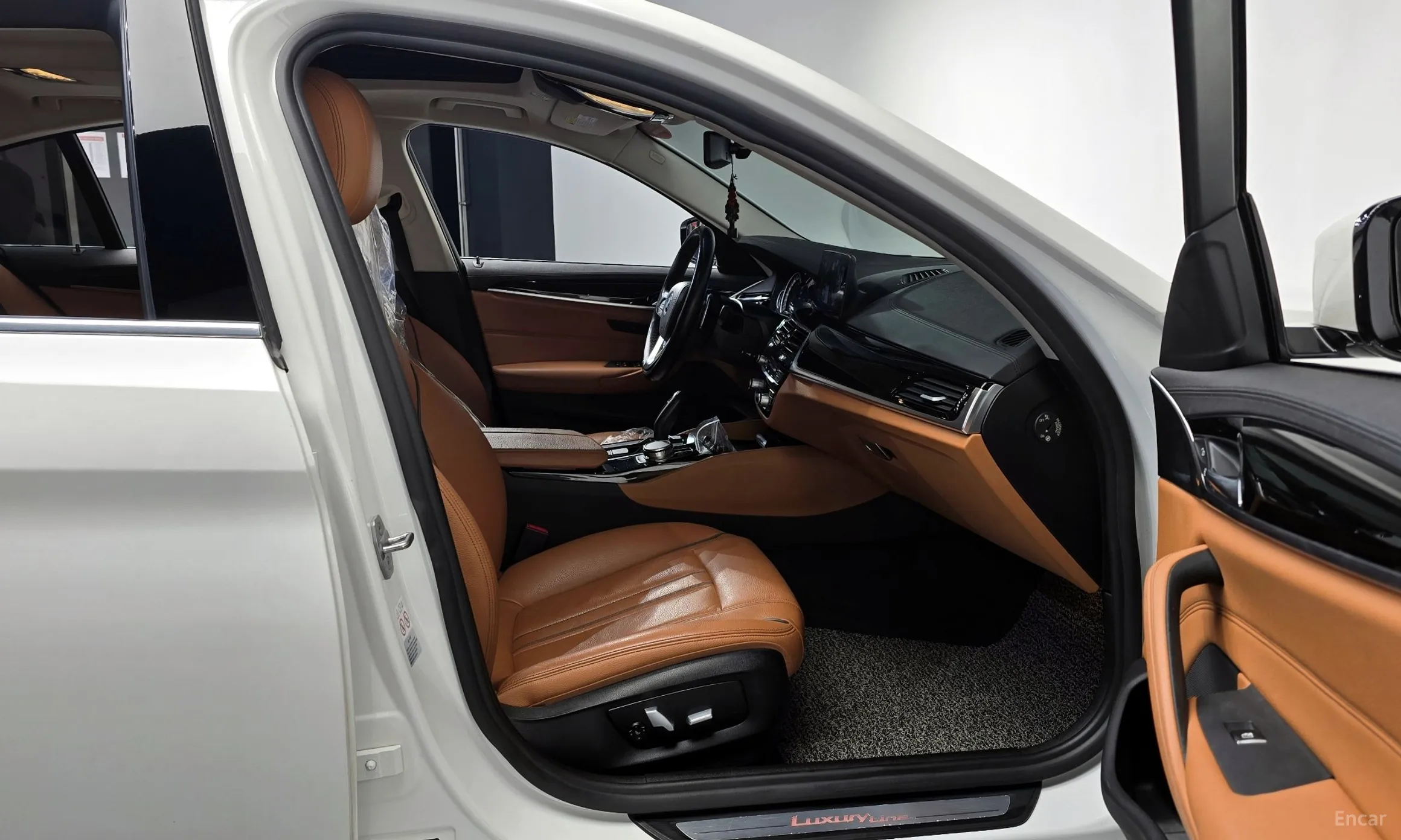 BMW 5 Series (G30) превью 11
