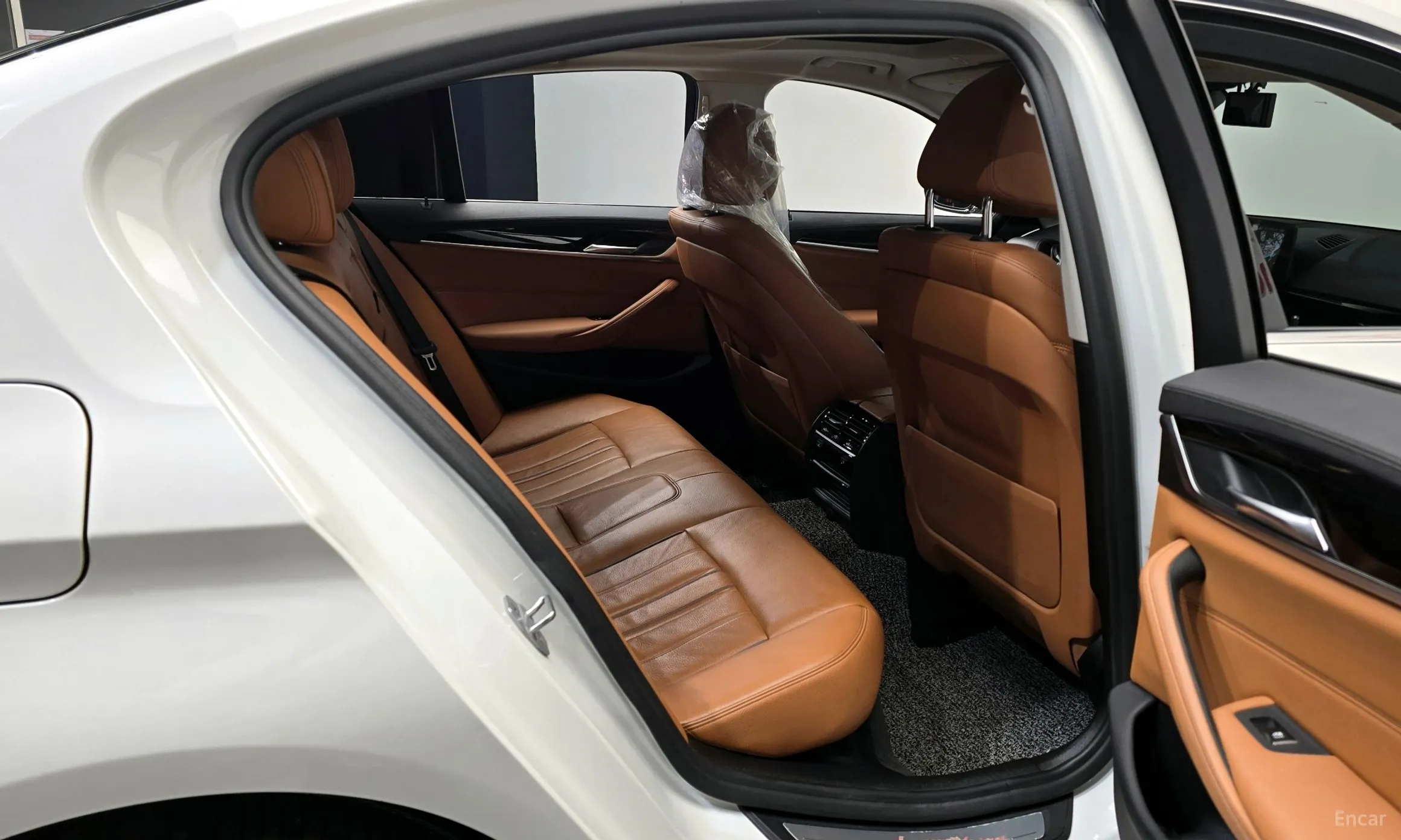BMW 5 Series (G30) превью 12