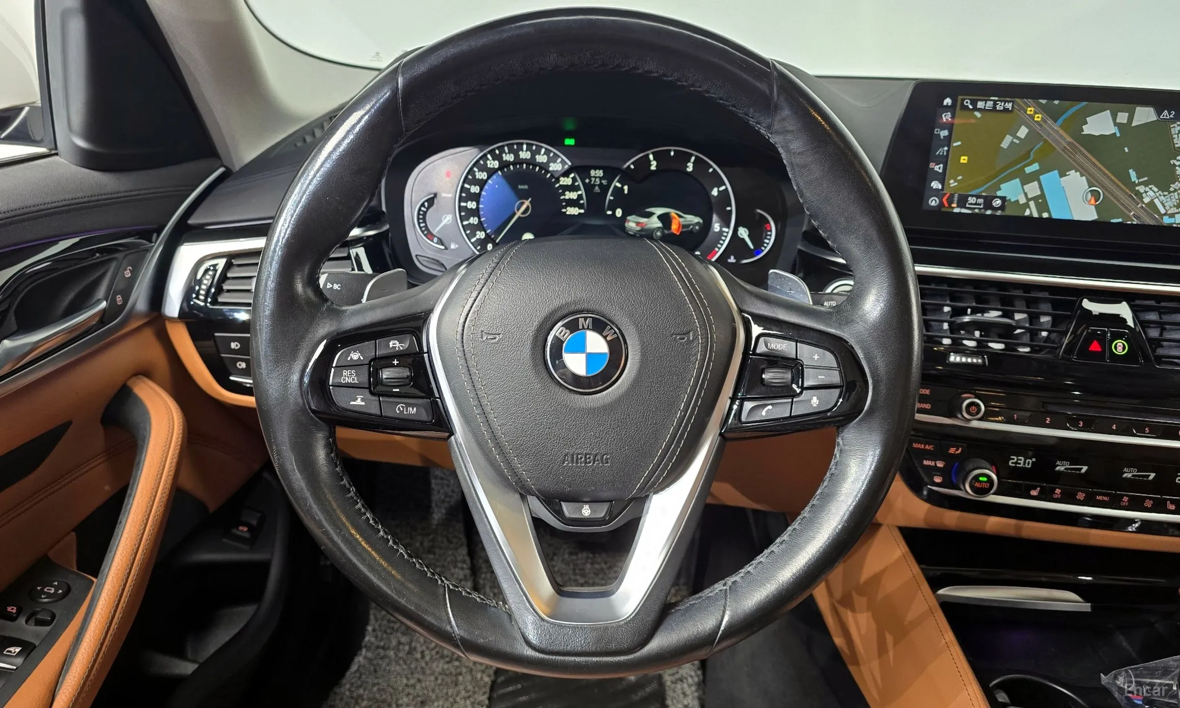 BMW 5 Series (G30) превью 13