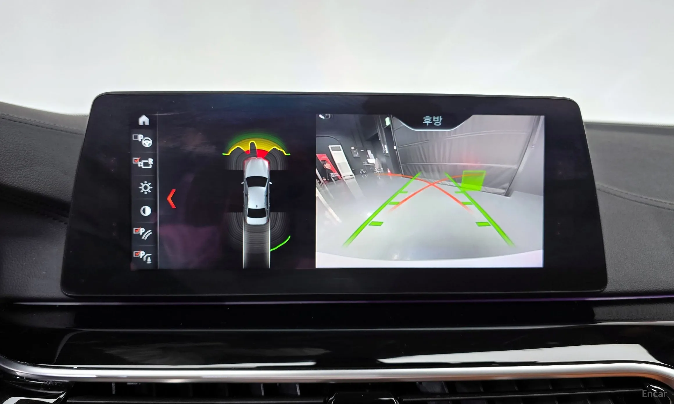 BMW 5 Series (G30) превью 15