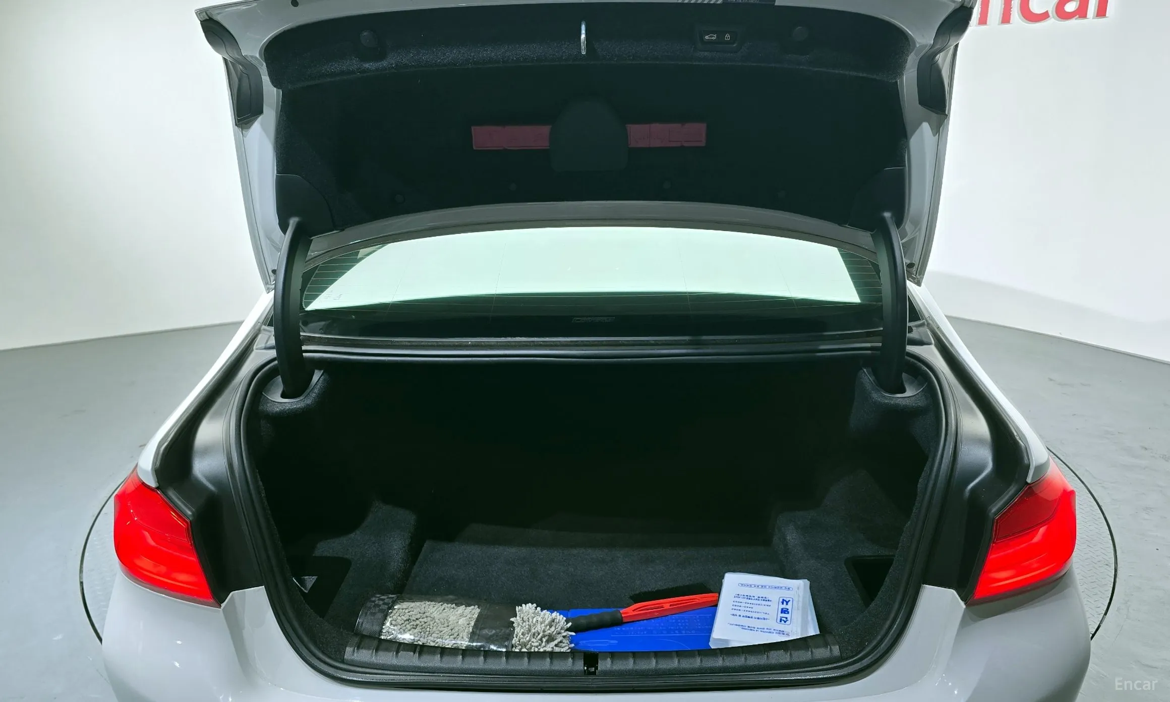 BMW 5 Series (G30) превью 20
