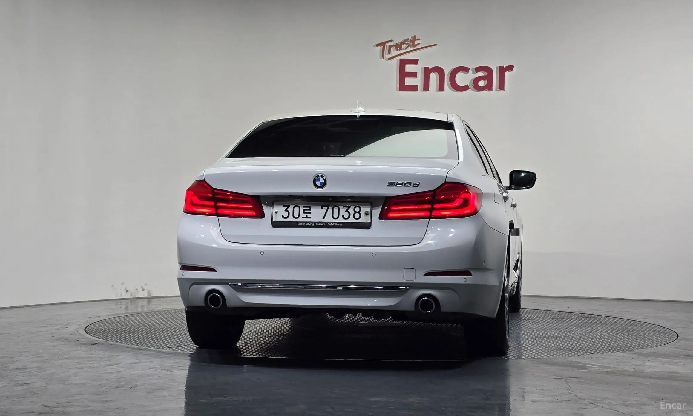 BMW 5 Series (G30) превью 4