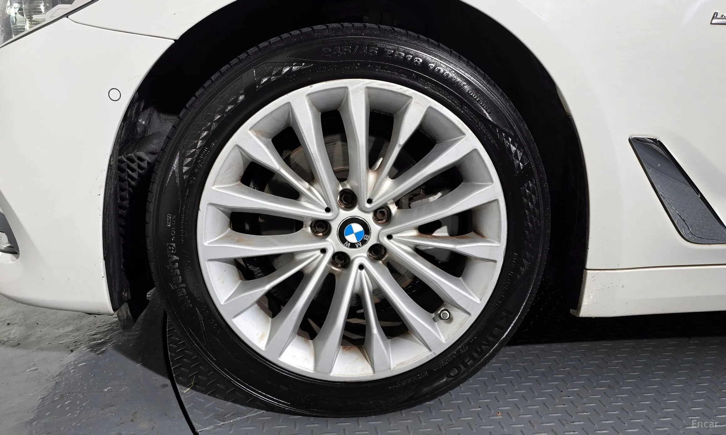 BMW 5 Series (G30) превью 5