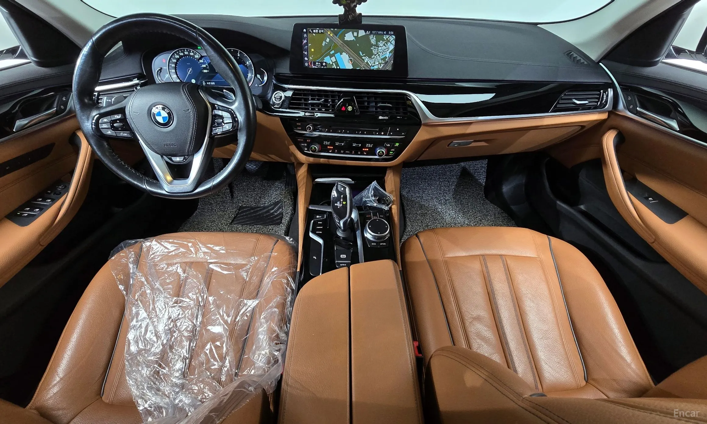 BMW 5 Series (G30) превью 7