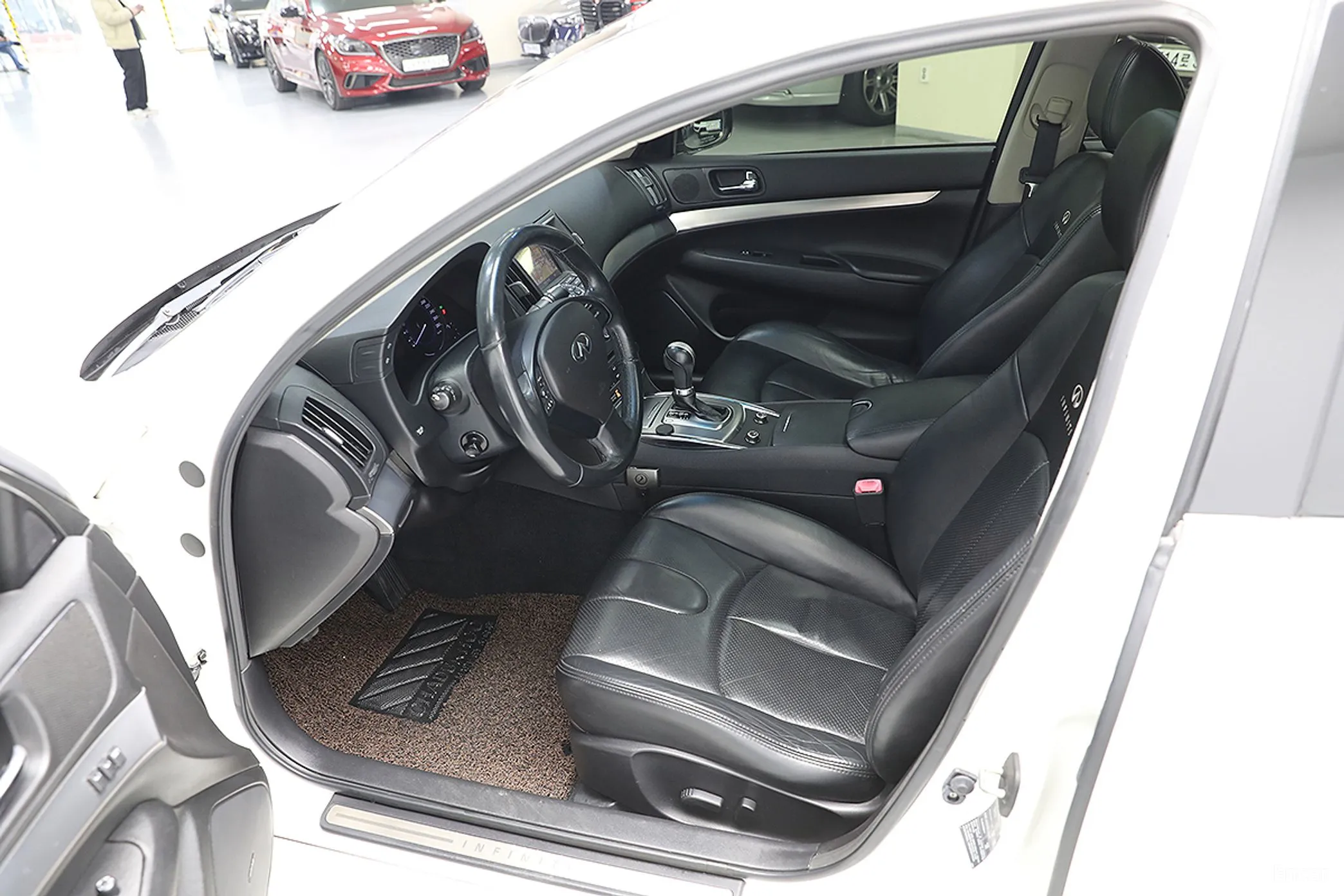Infiniti G25 превью 7