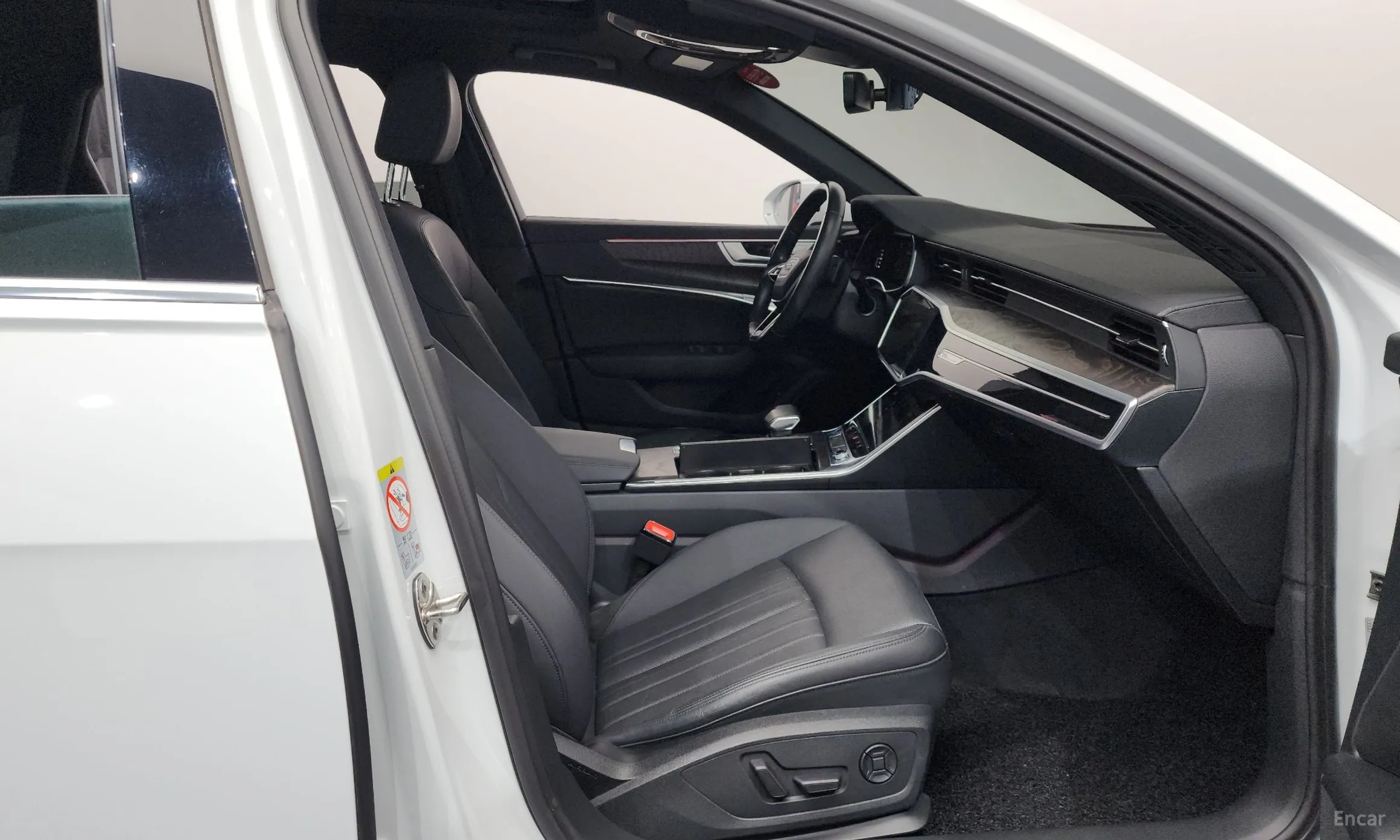 Audi A6 (C8) превью 11