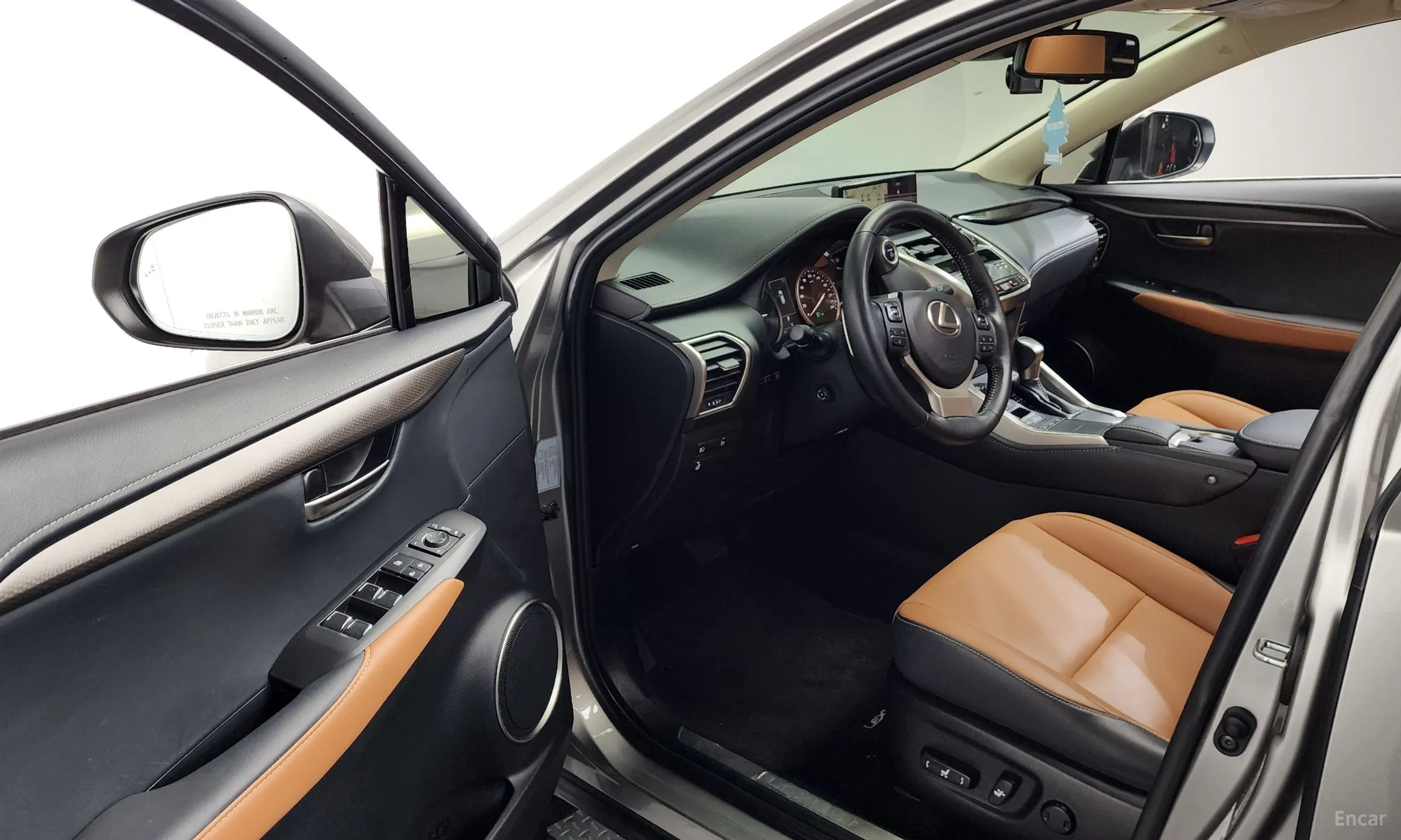 Lexus NX300h превью 10