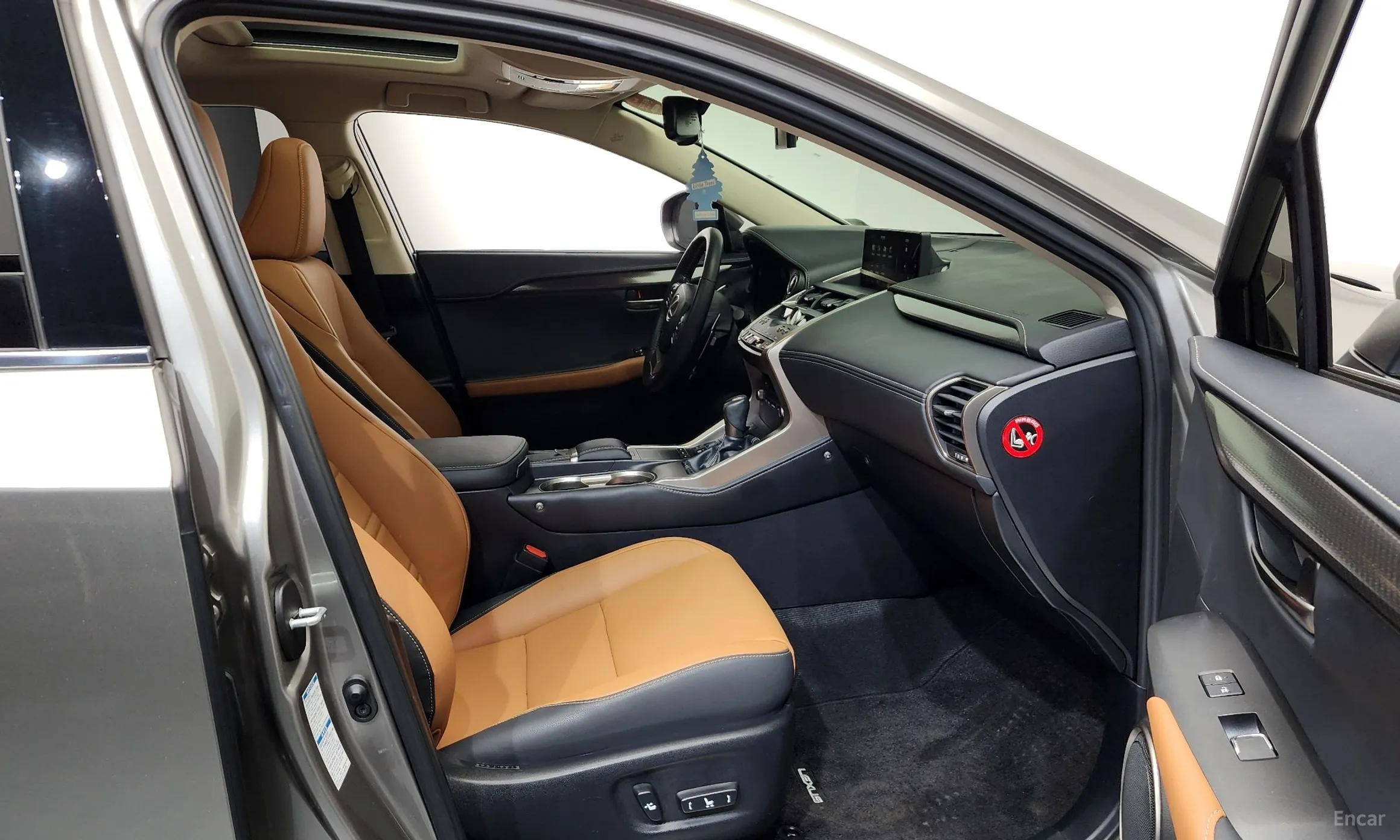 Lexus NX300h превью 11