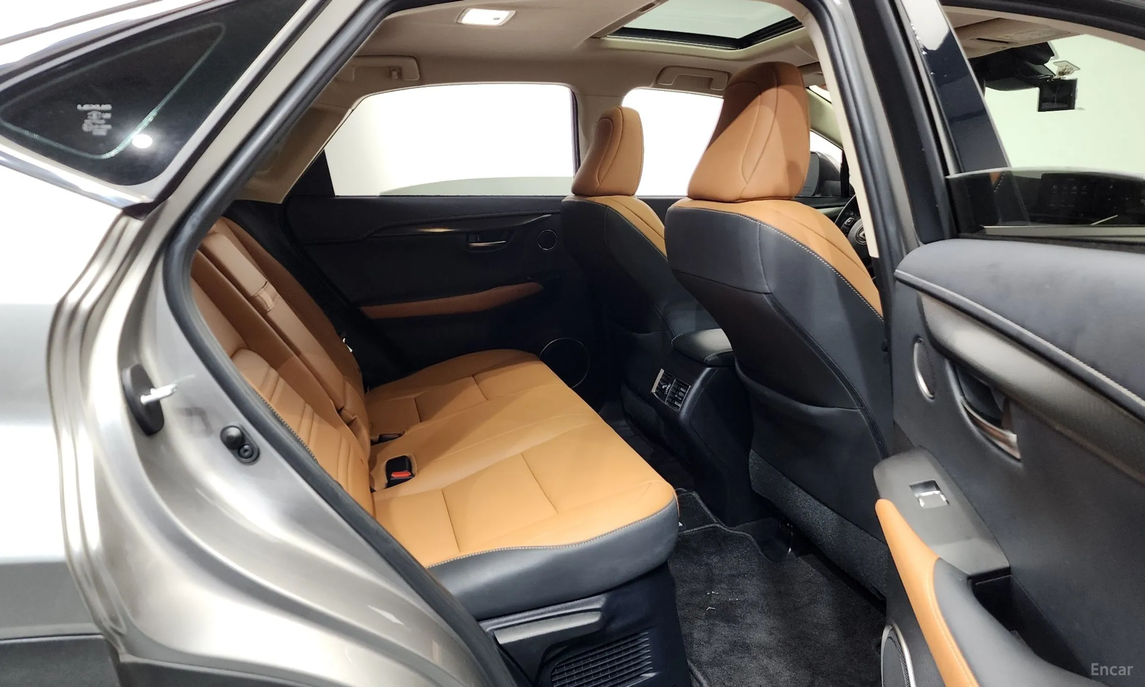 Lexus NX300h превью 12