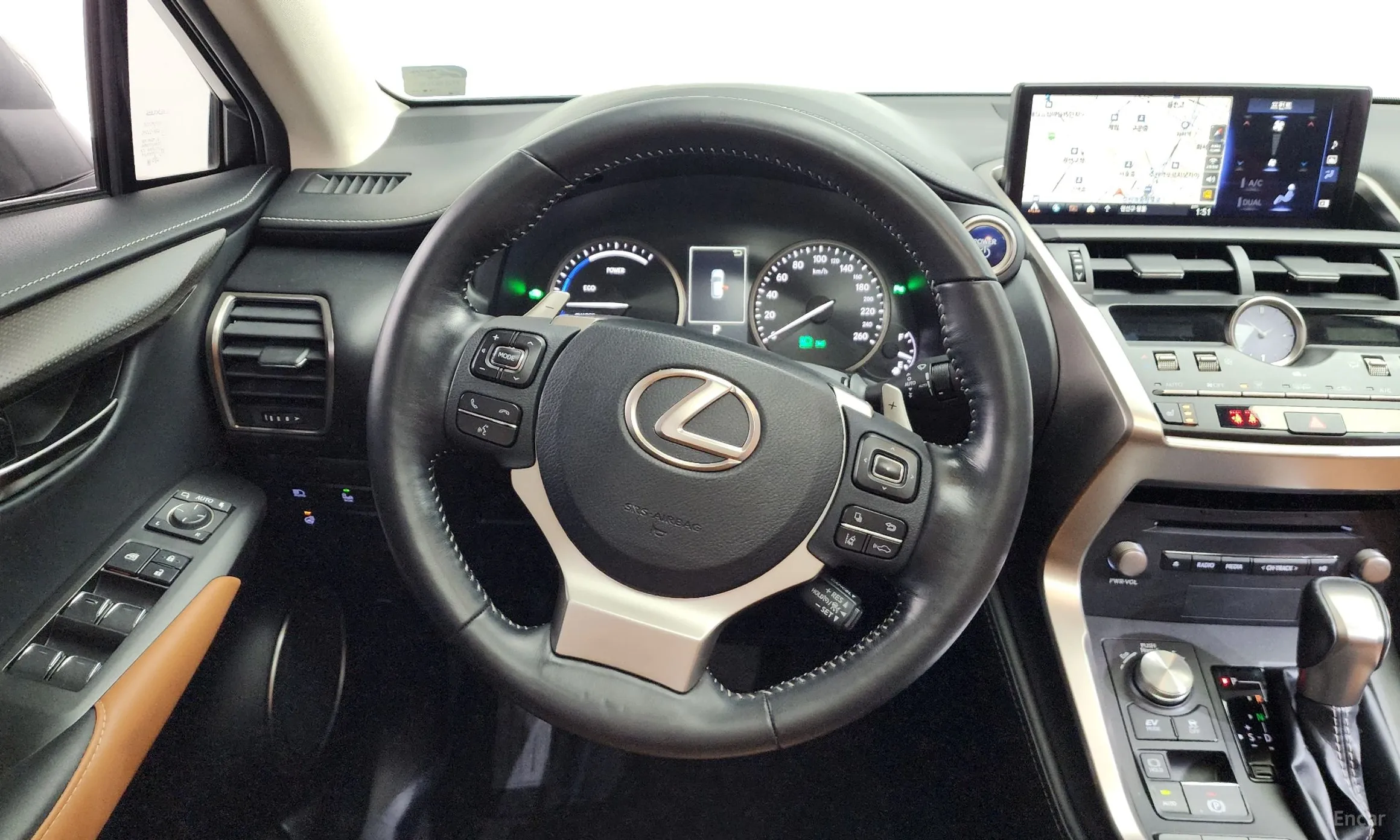 Lexus NX300h превью 13