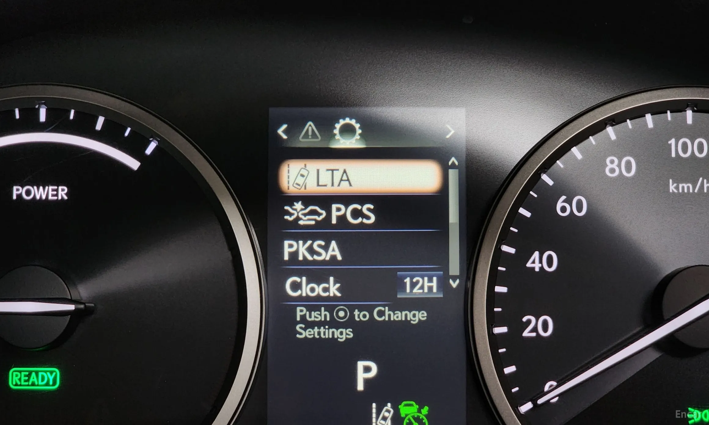 Lexus NX300h превью 17
