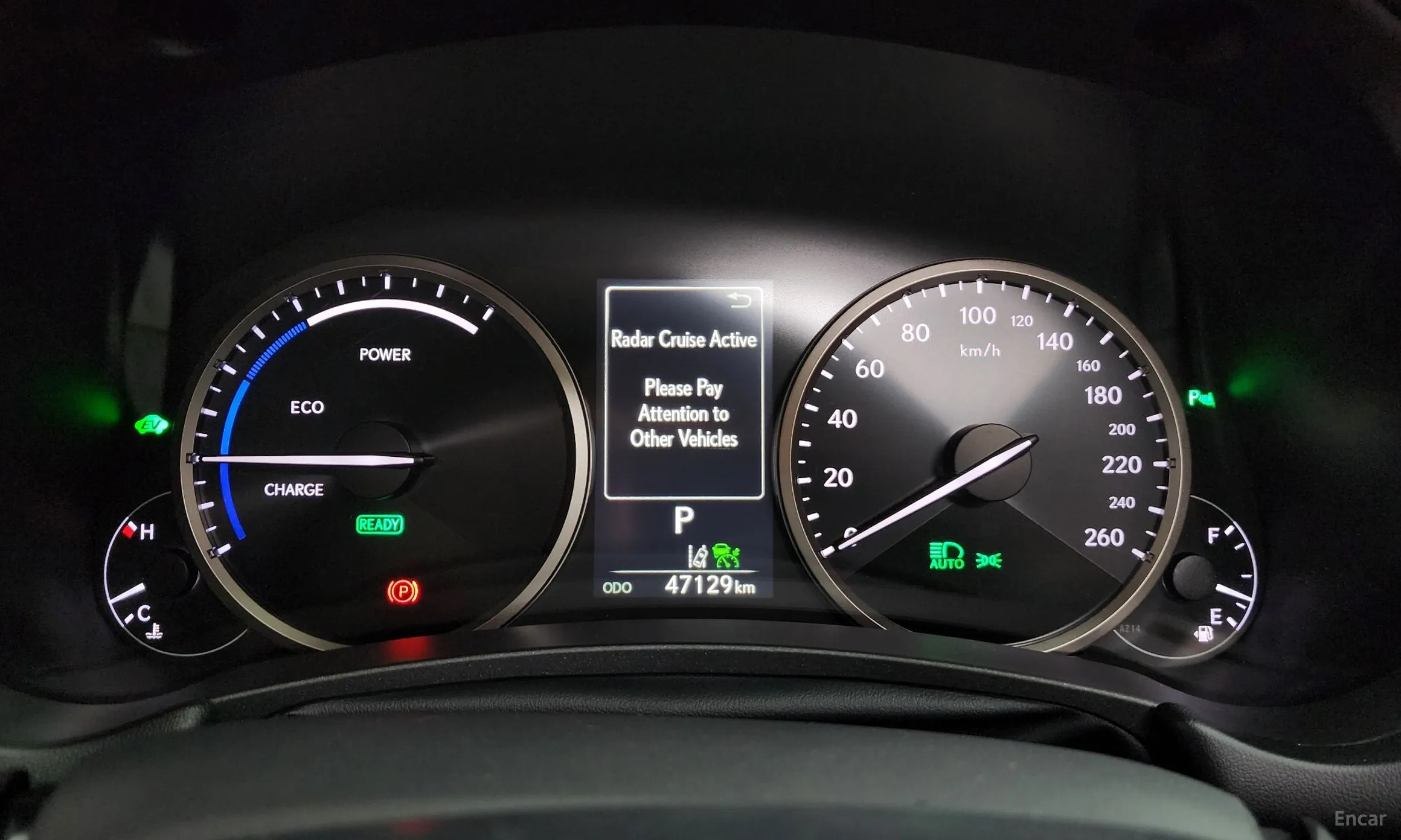 Lexus NX300h превью 8