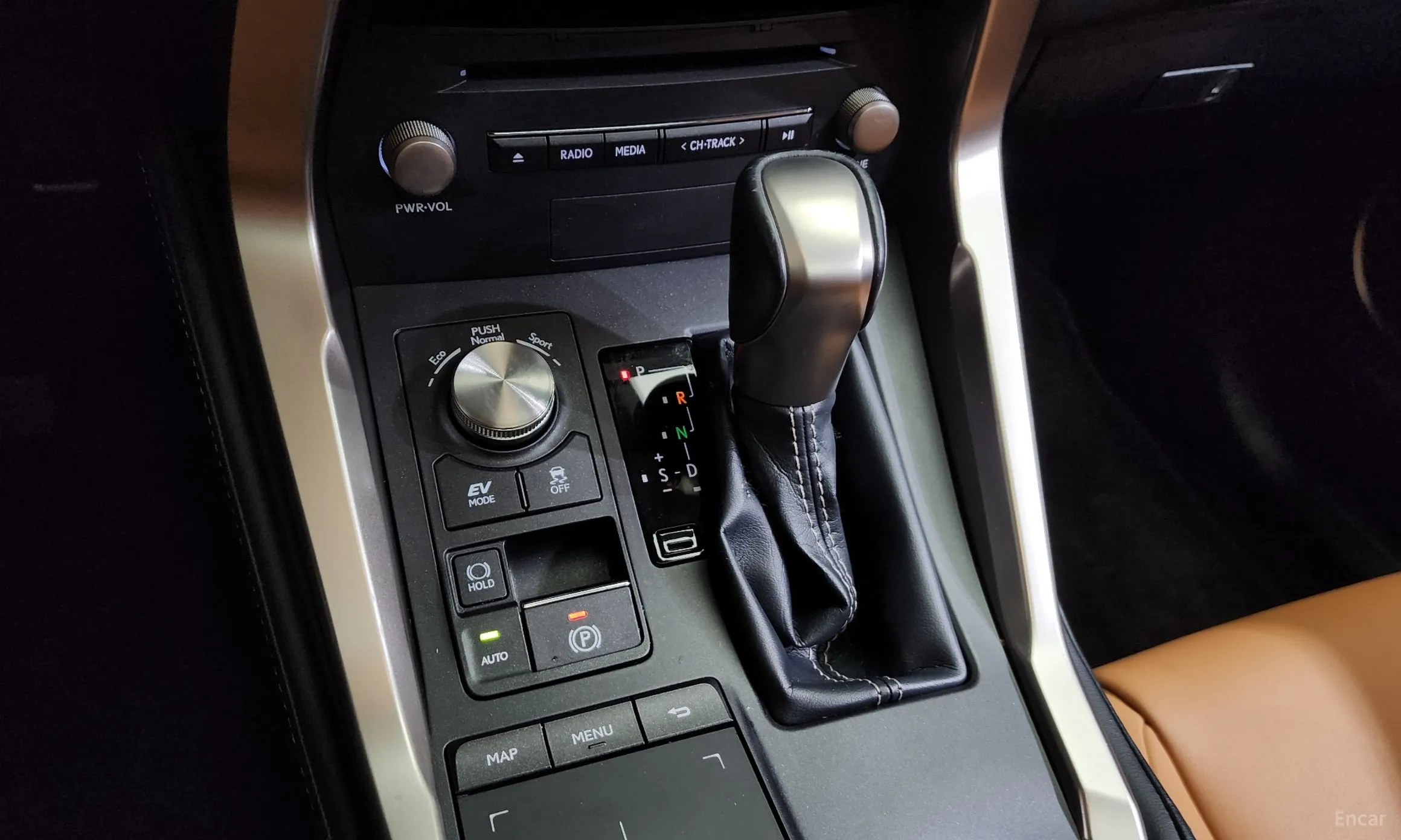 Lexus NX300h превью 9