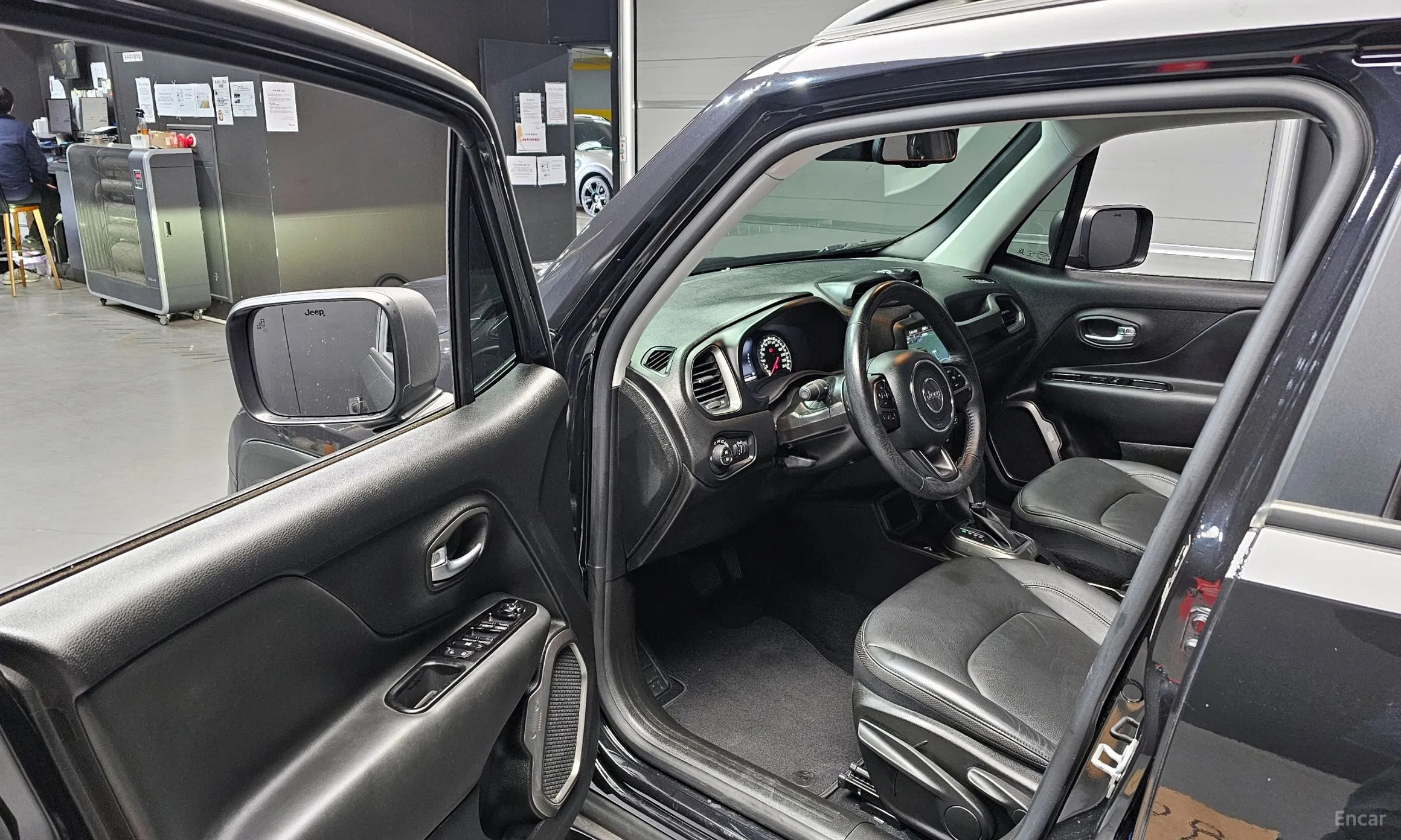 Jeep Renegade превью 10