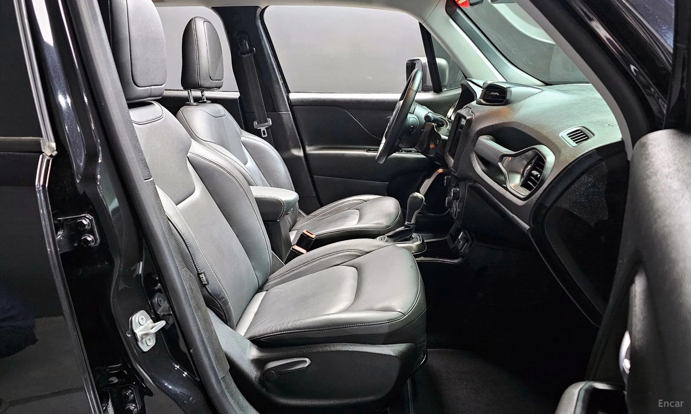 Jeep Renegade превью 11