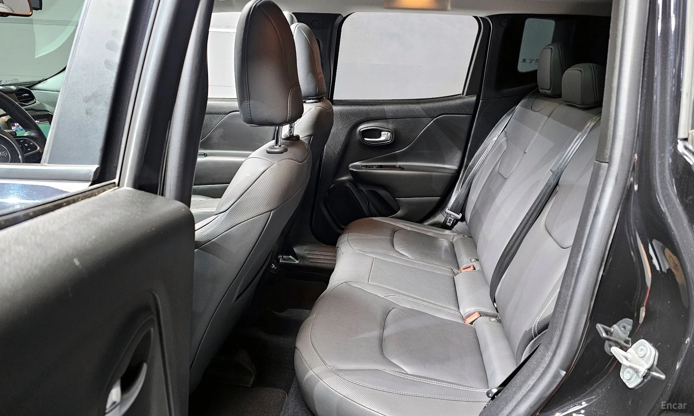 Jeep Renegade превью 13