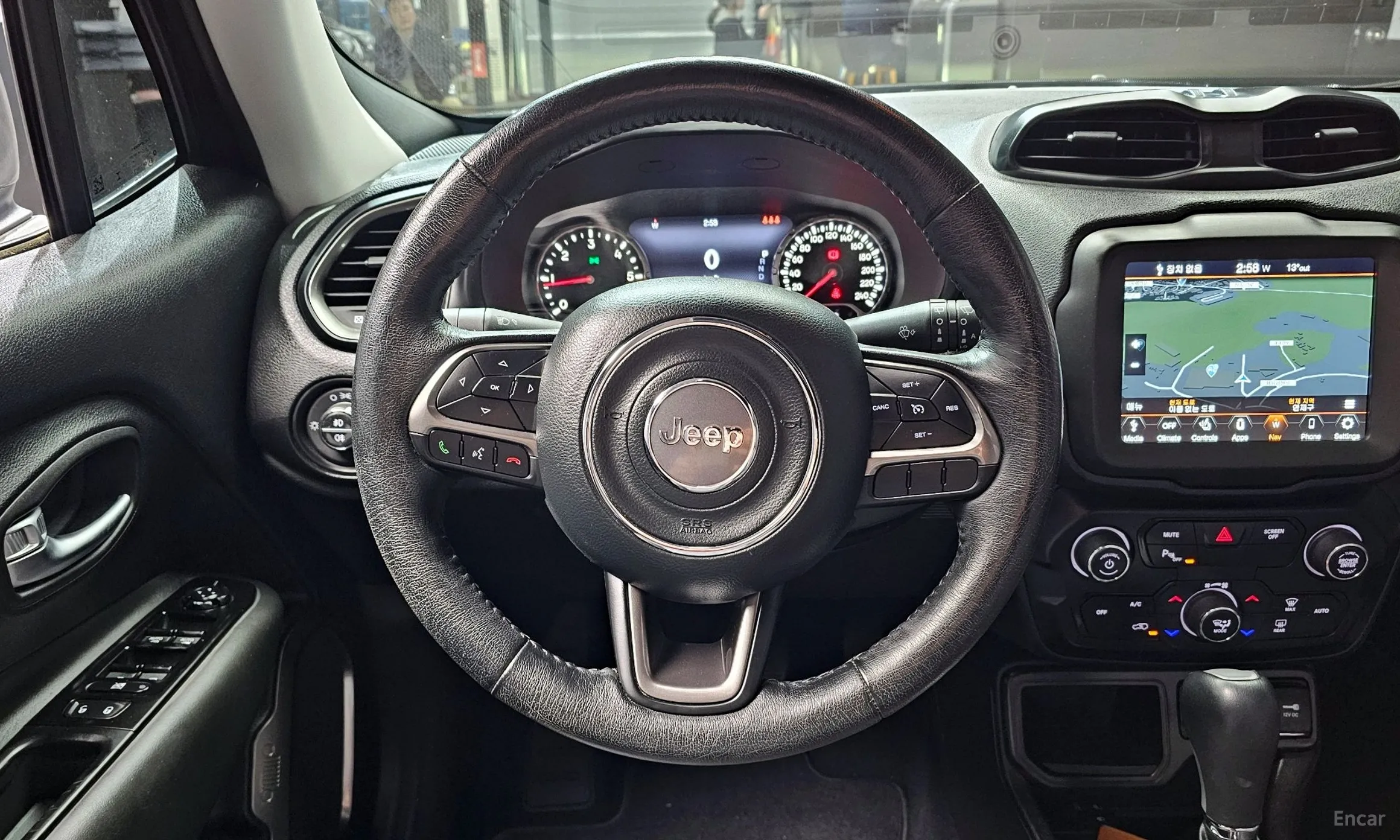 Jeep Renegade превью 14