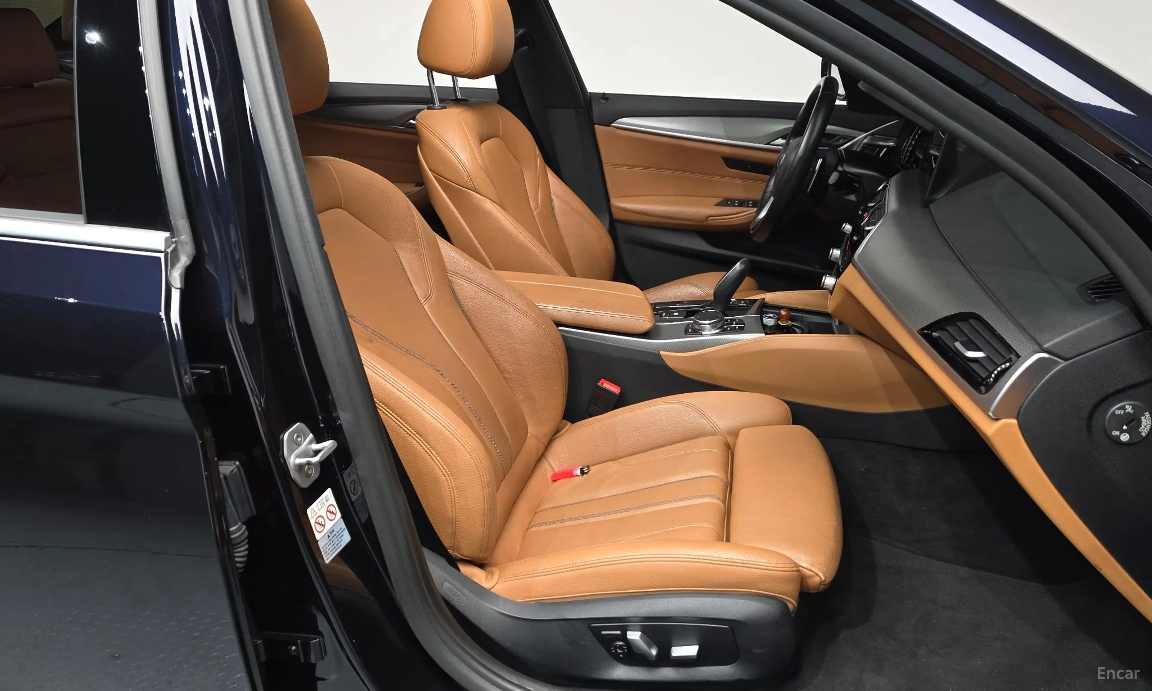 BMW 5 Series (G30) превью 10