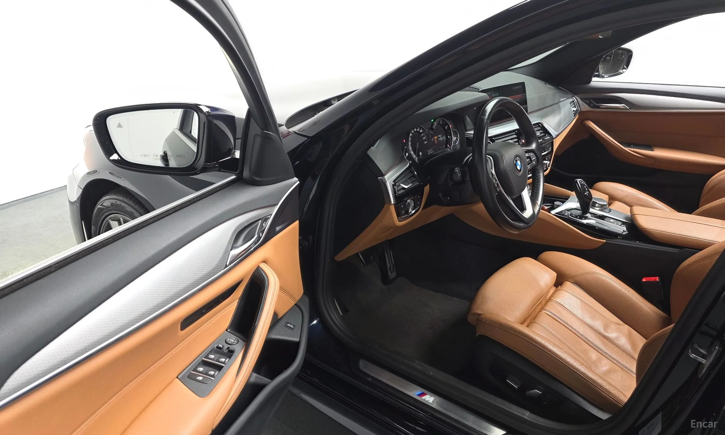 BMW 5 Series (G30) превью 12