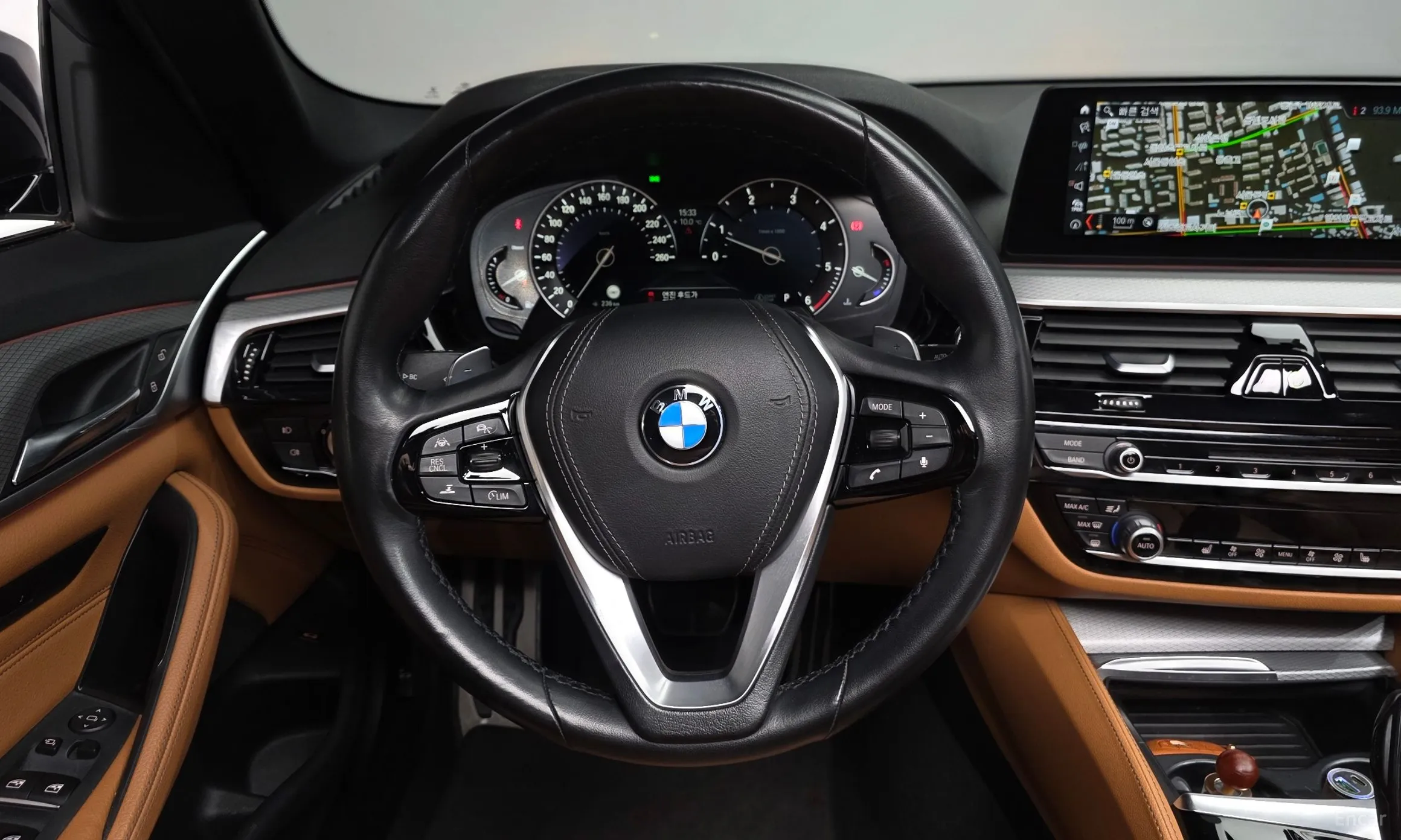 BMW 5 Series (G30) превью 13