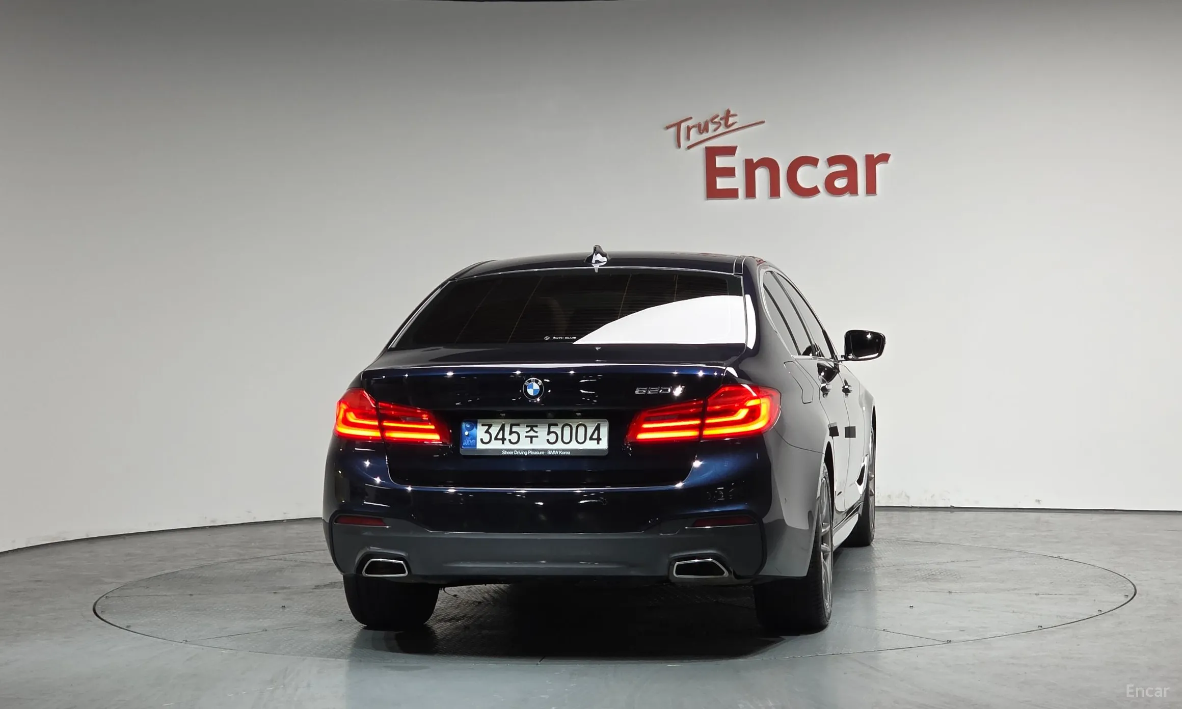 BMW 5 Series (G30) превью 4