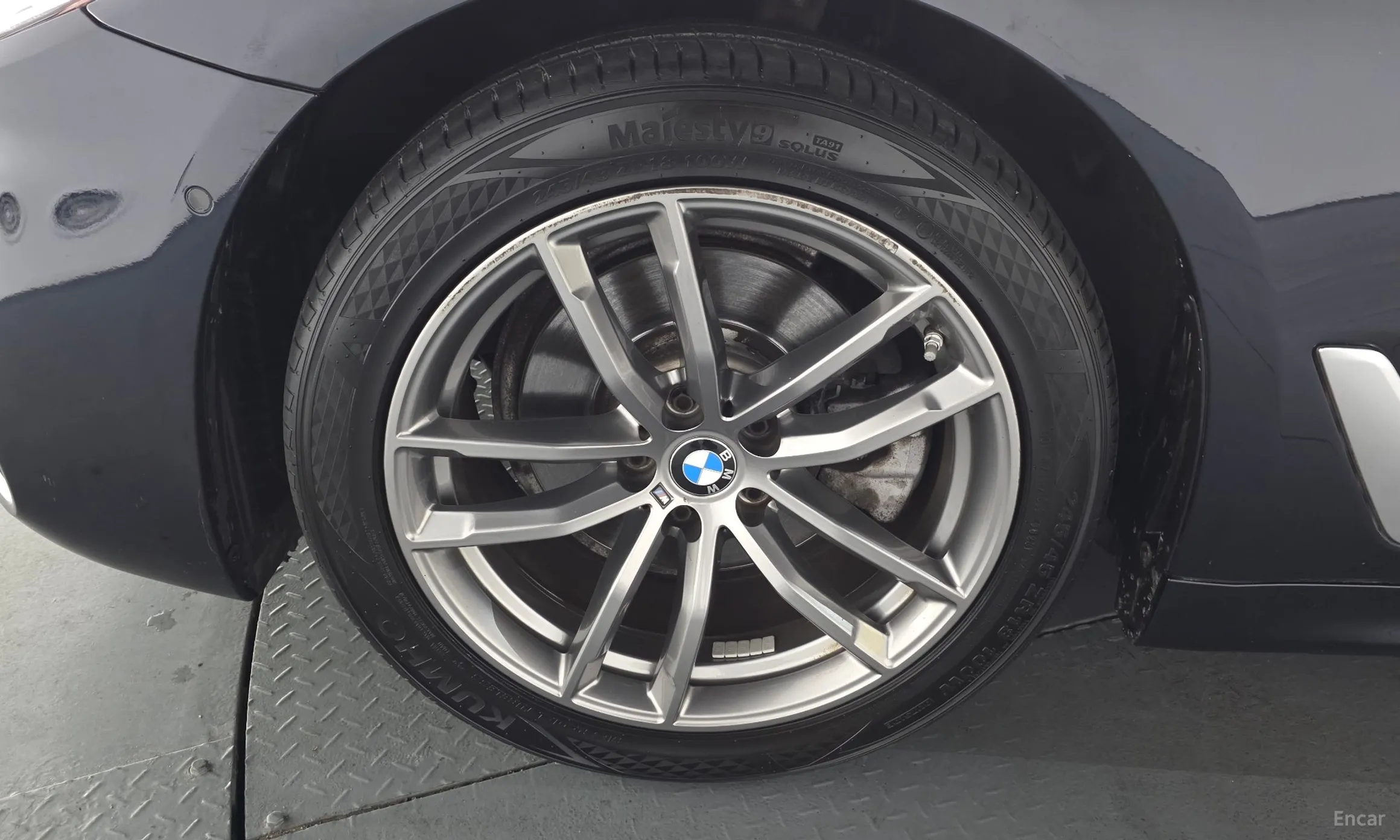 BMW 5 Series (G30) превью 5